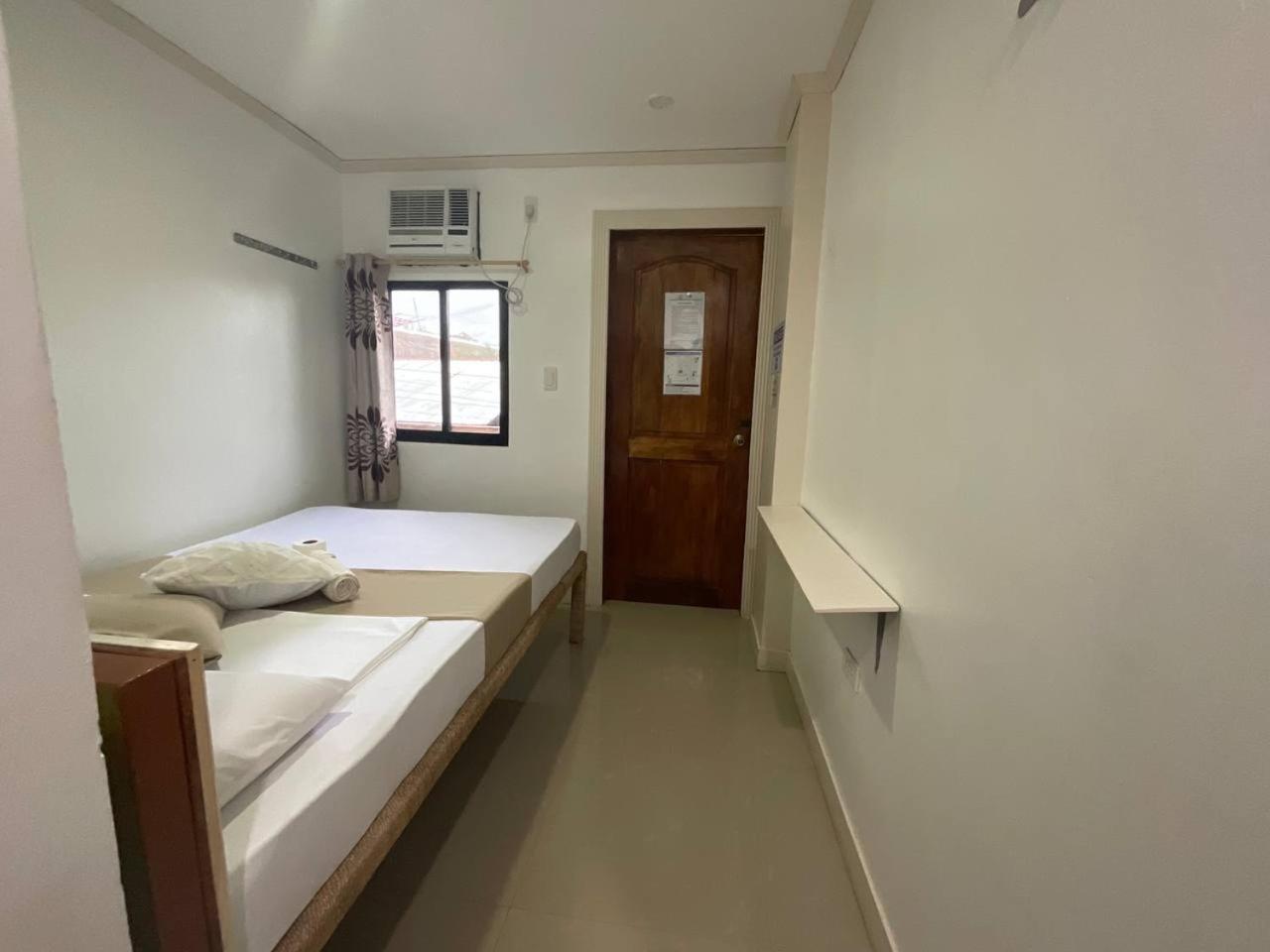 Standard Double Room - Photo 8