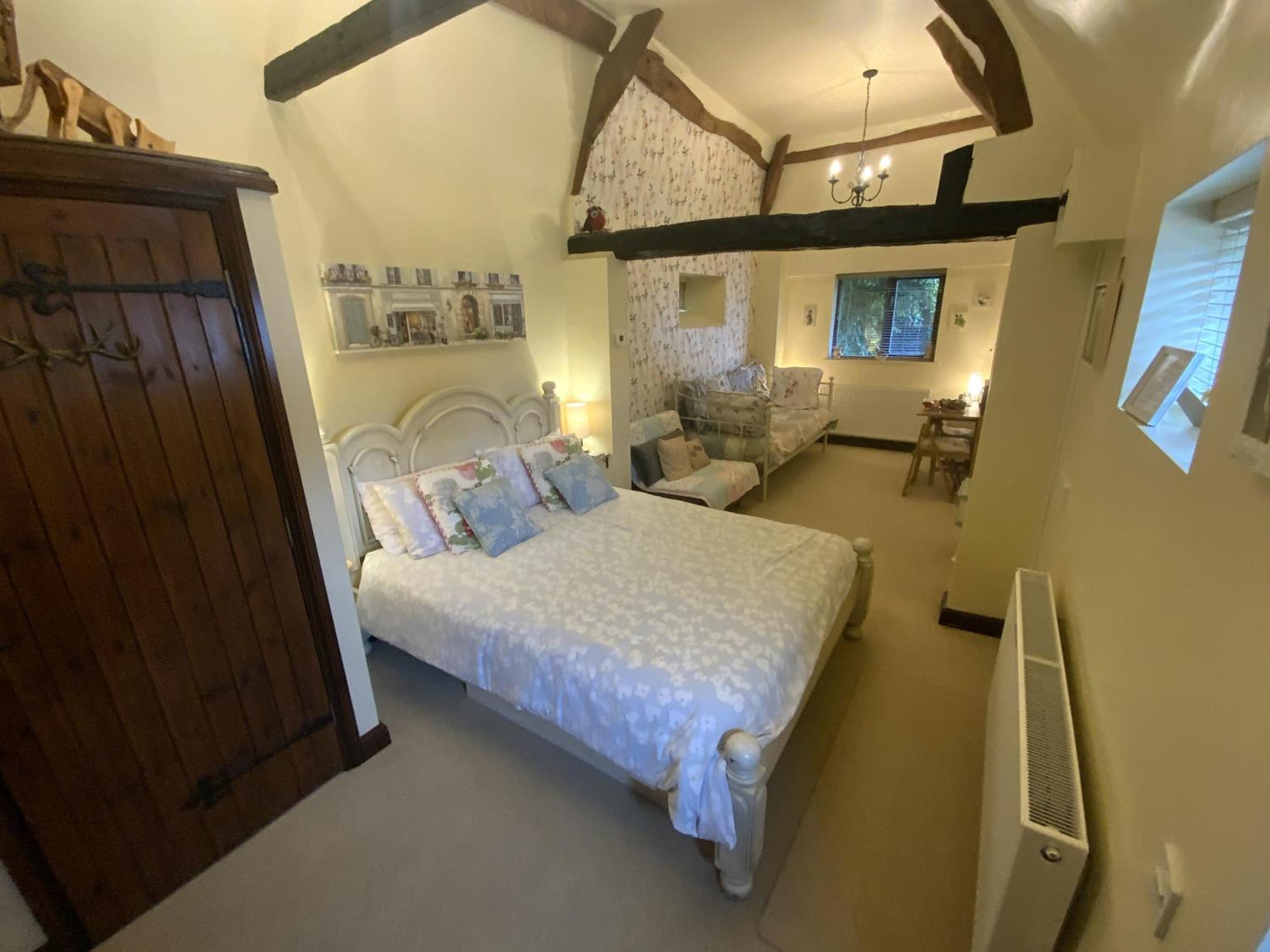 Deluxe Quadruple Room - Photo 10