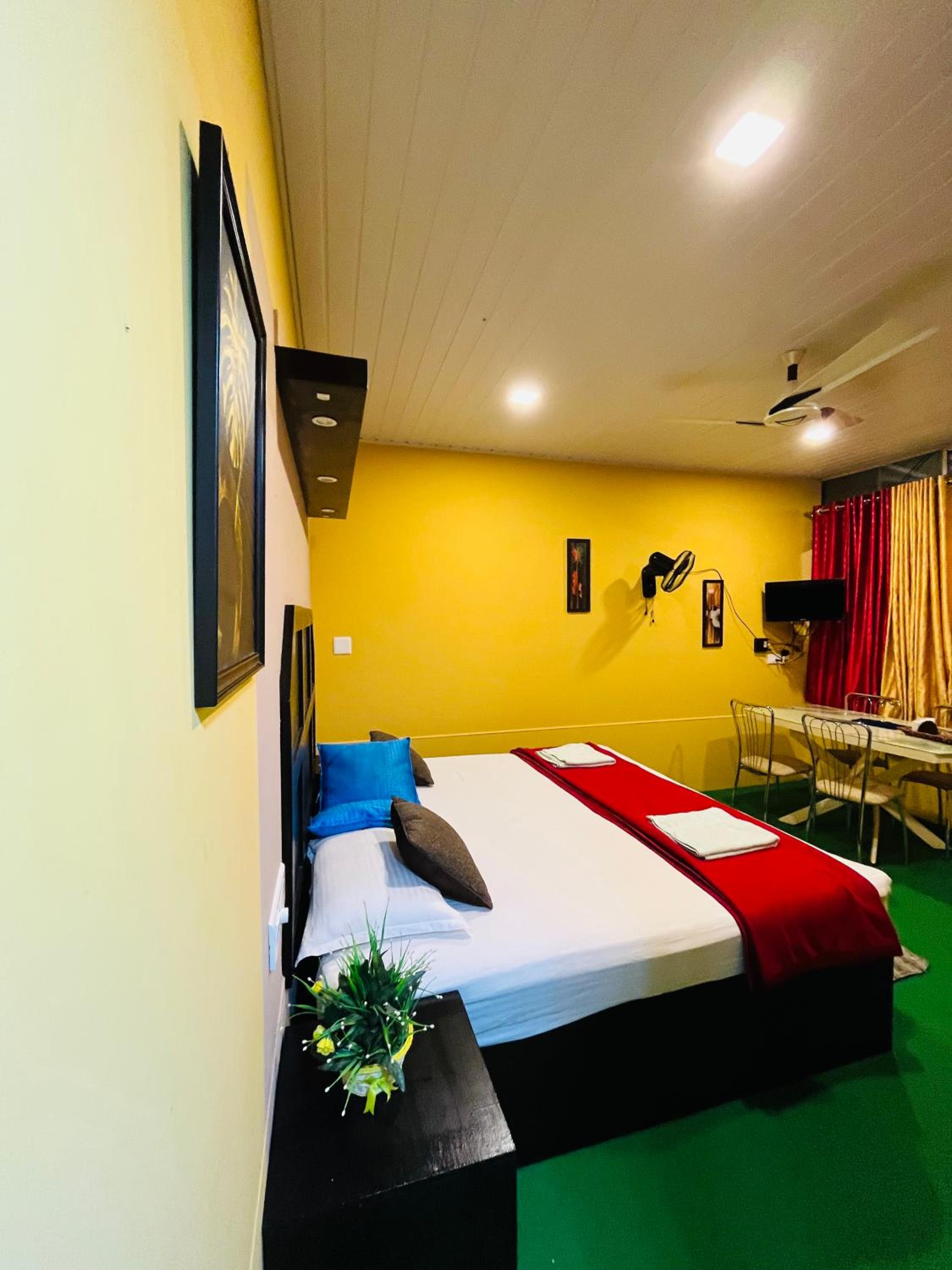 Budget Double Room photo 3
