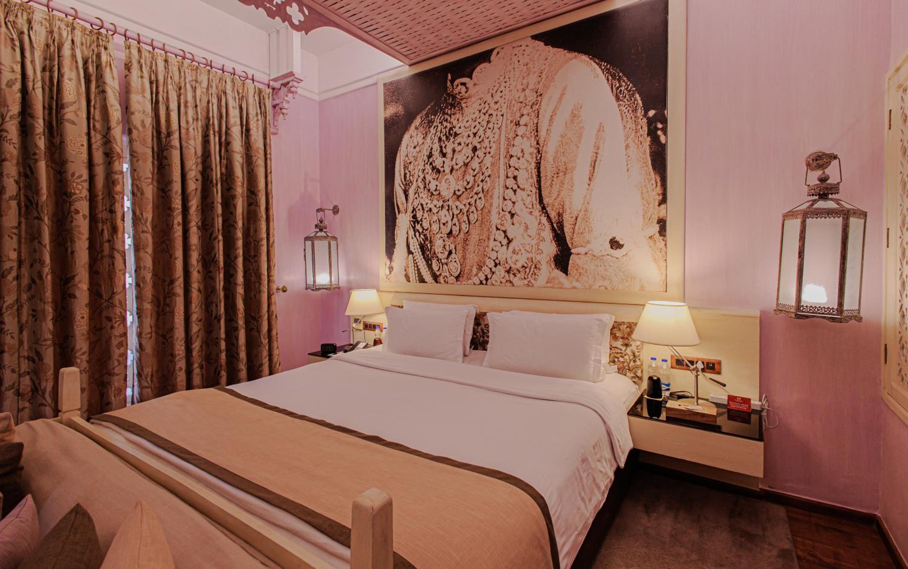 Double Room with Pool View - Photo 7