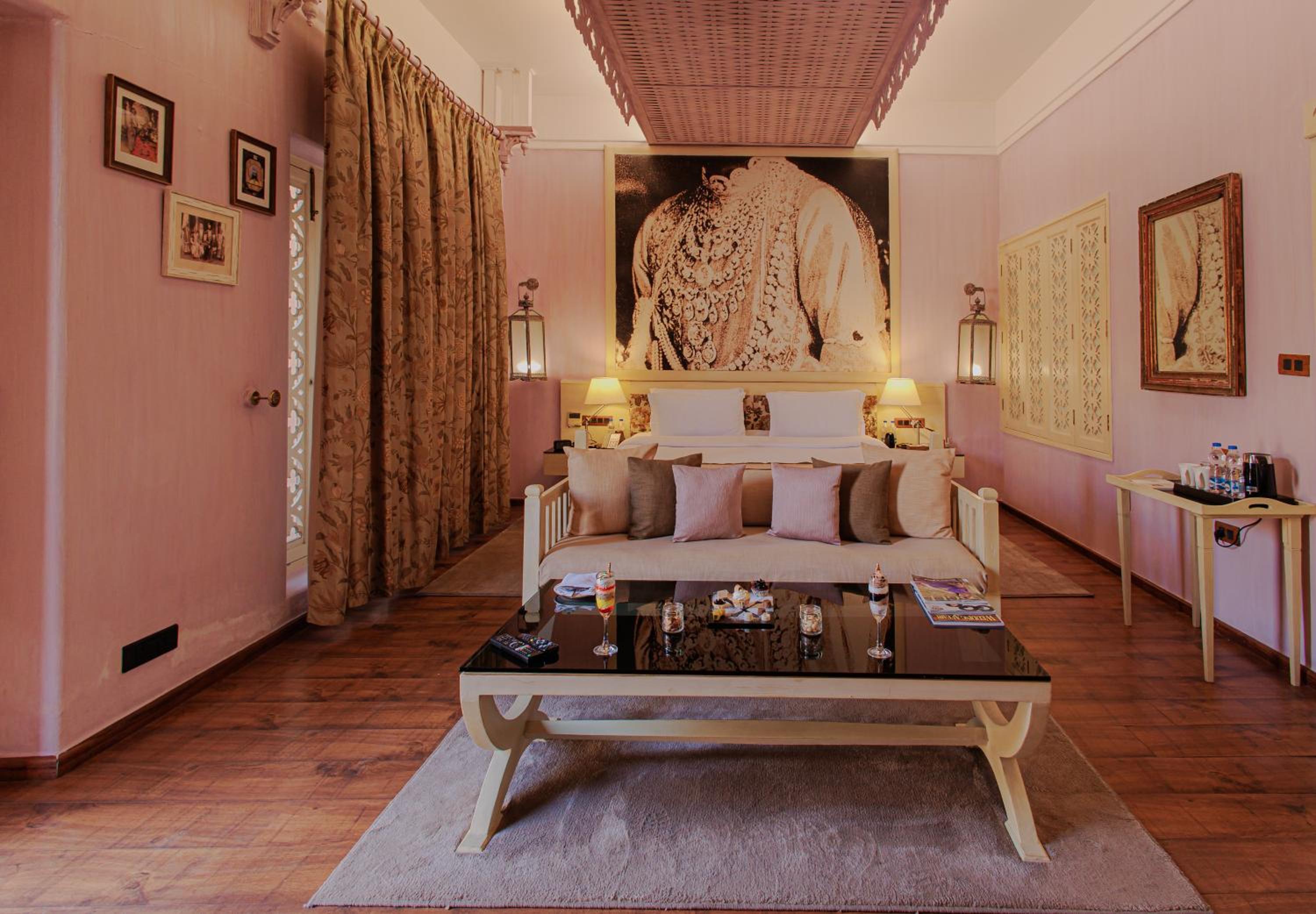 Double Room with Pool View - Photo 4