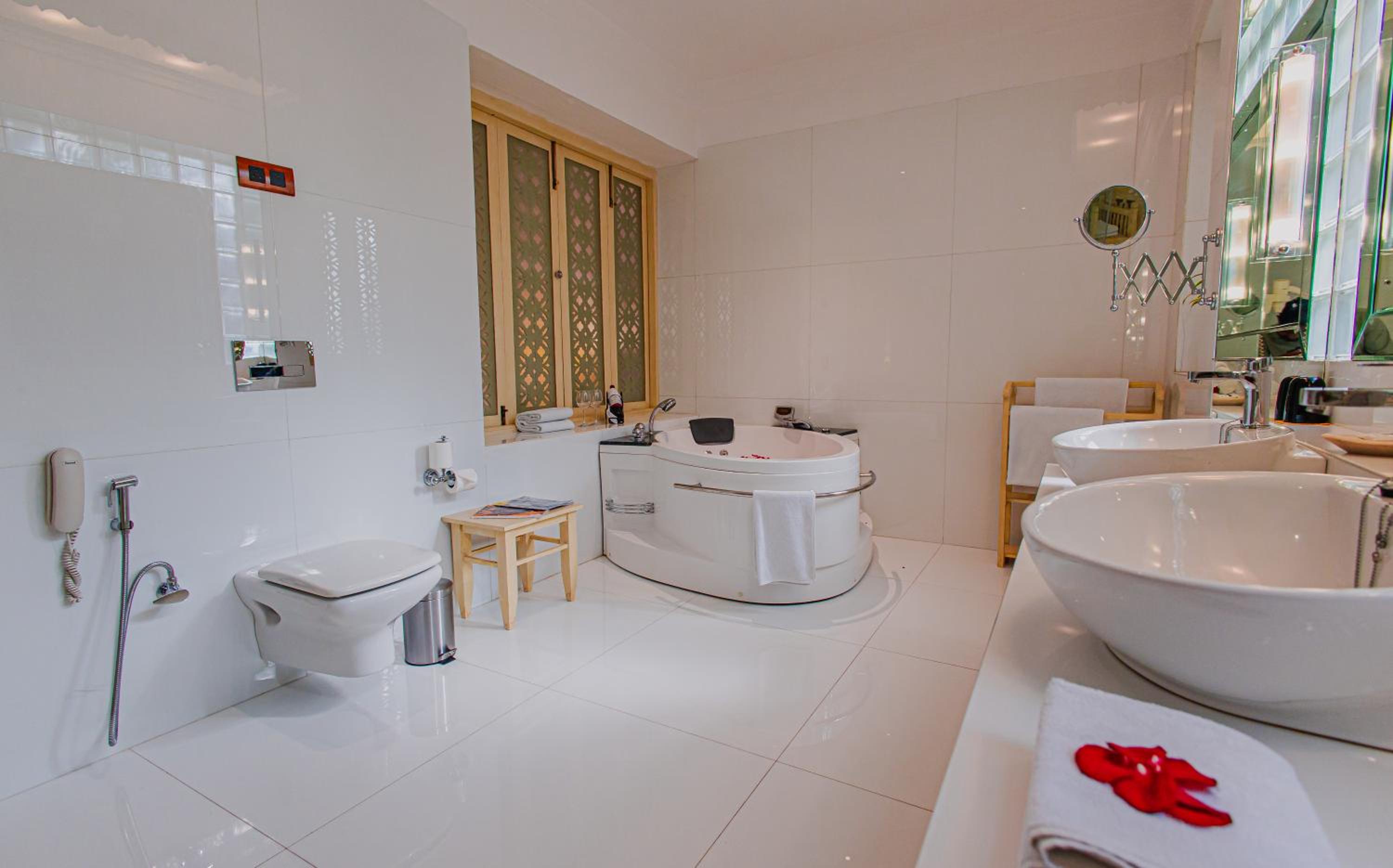 Double Room with Pool View - Photo 14