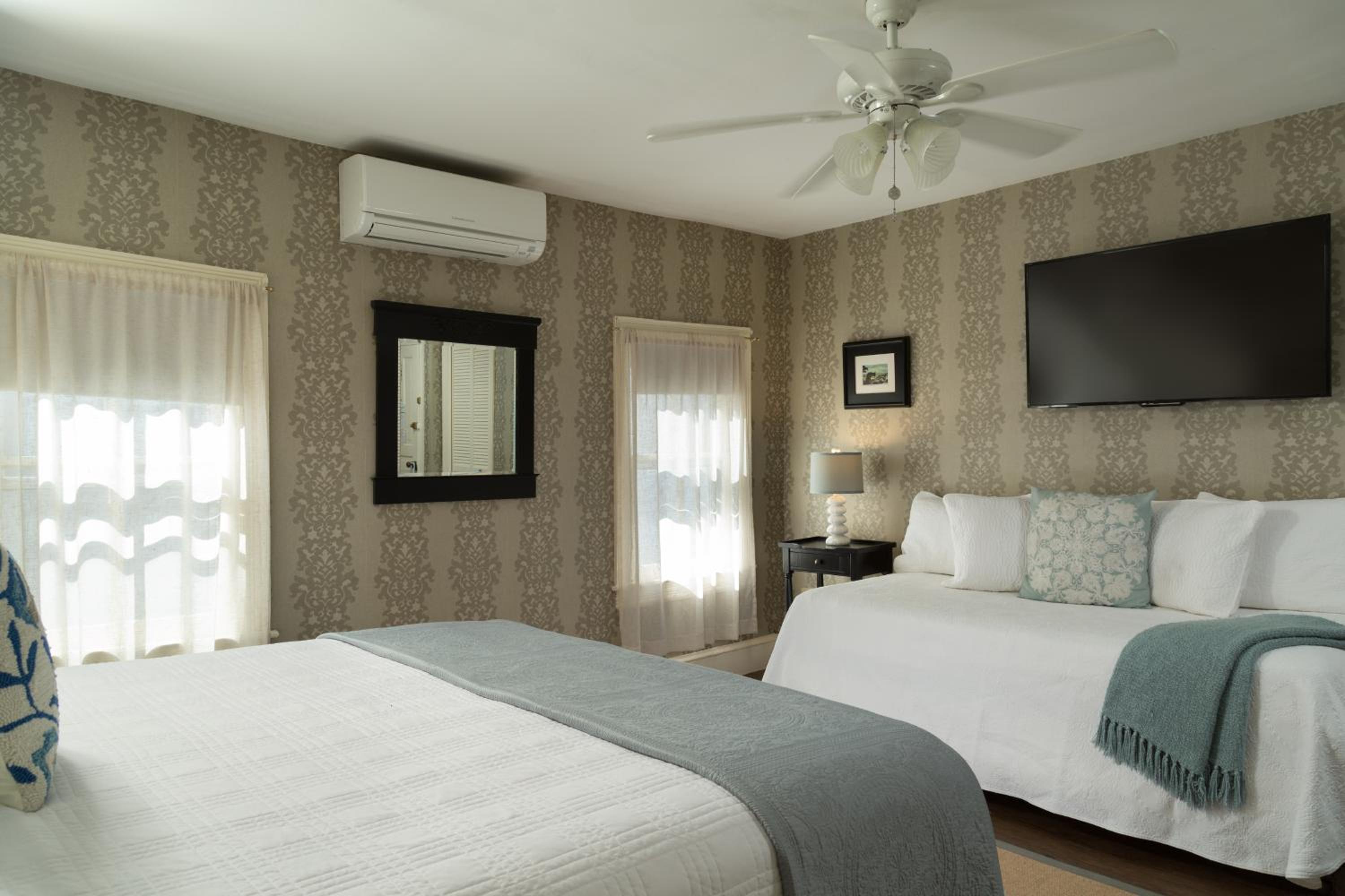 Deluxe Quadruple Room photo 2