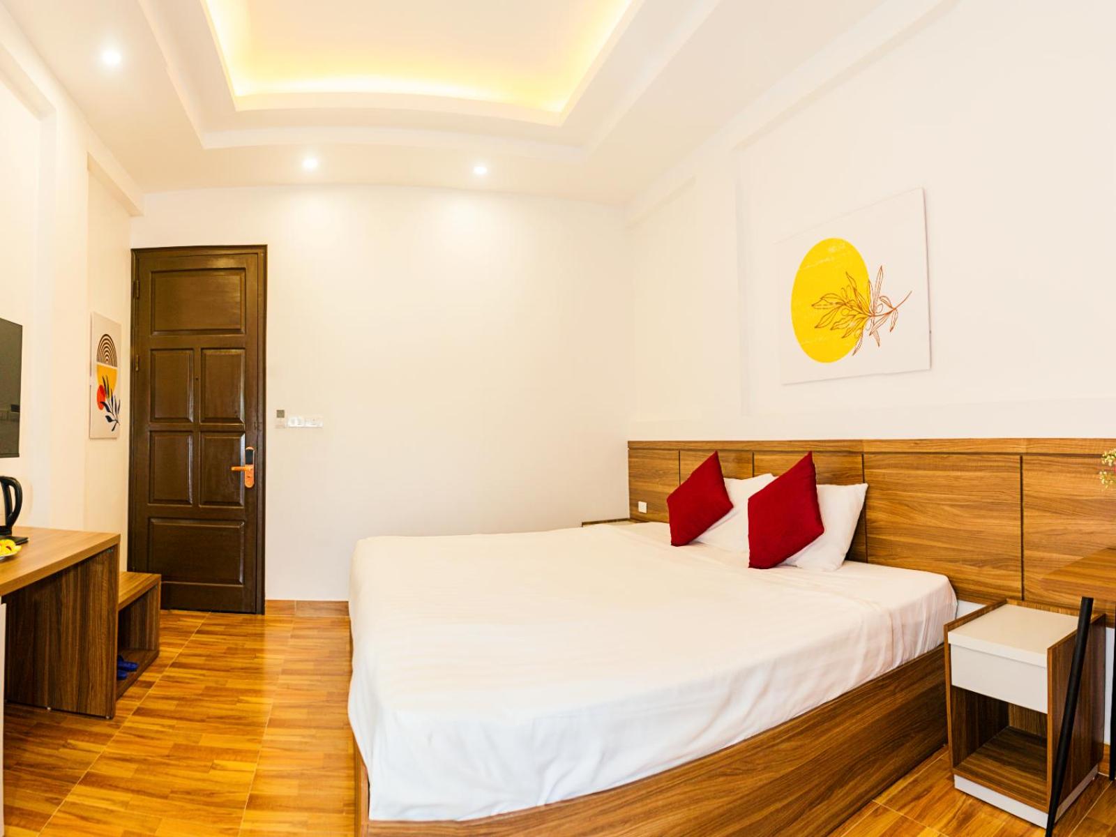 Deluxe Double or Twin Room with Balcony - Photo 2