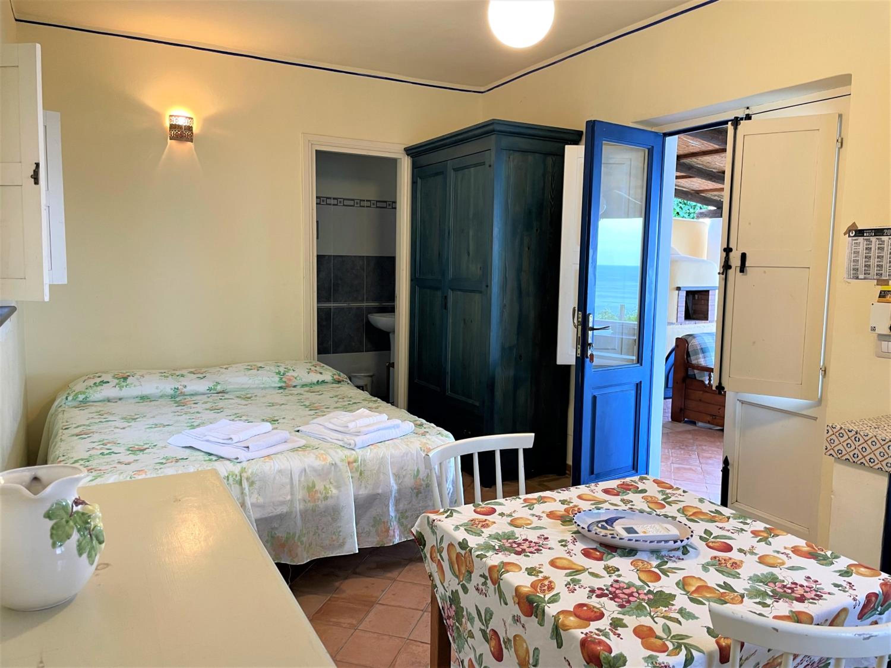 One-Bedroom House photo 1