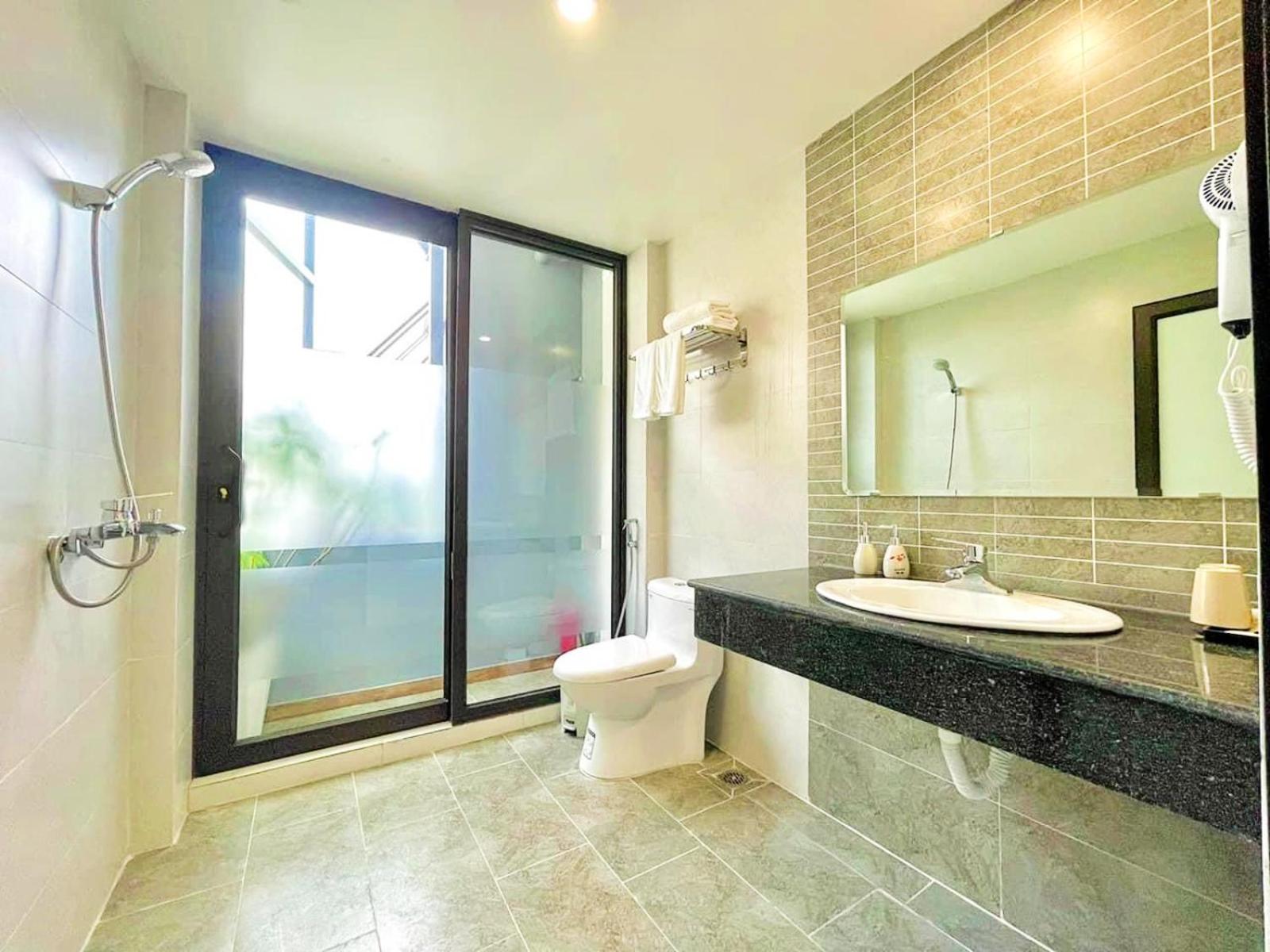 Deluxe Double or Twin Room with Balcony - Photo 4