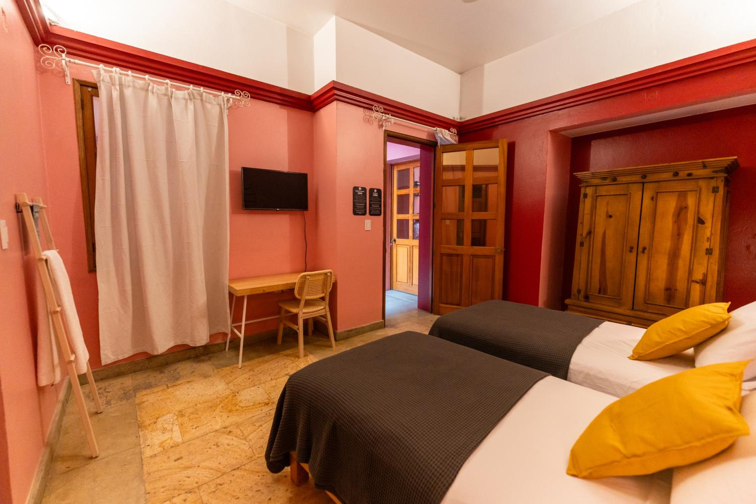 Deluxe Twin Room - Photo 6