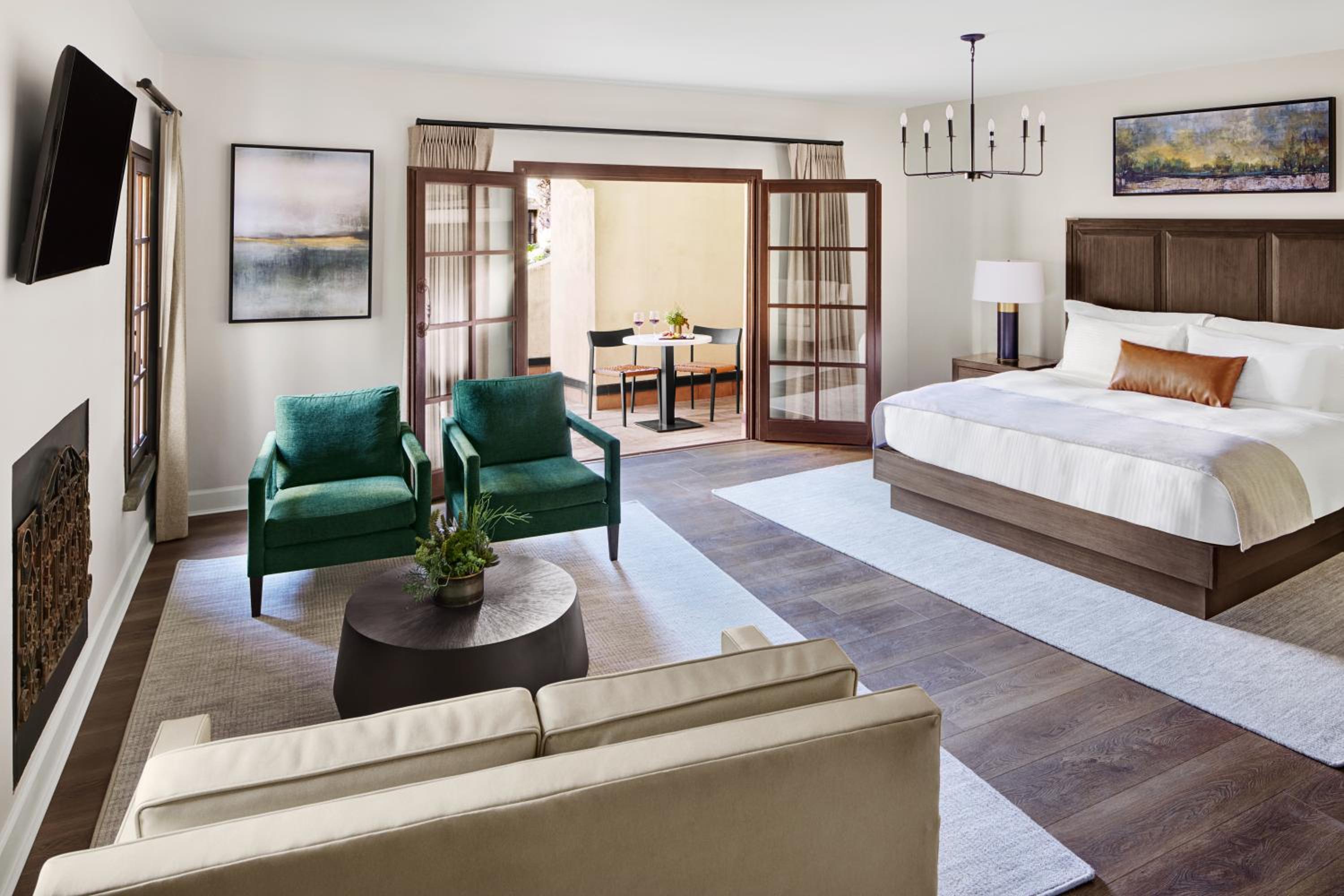 Grand King Room with Patio - Photo 1