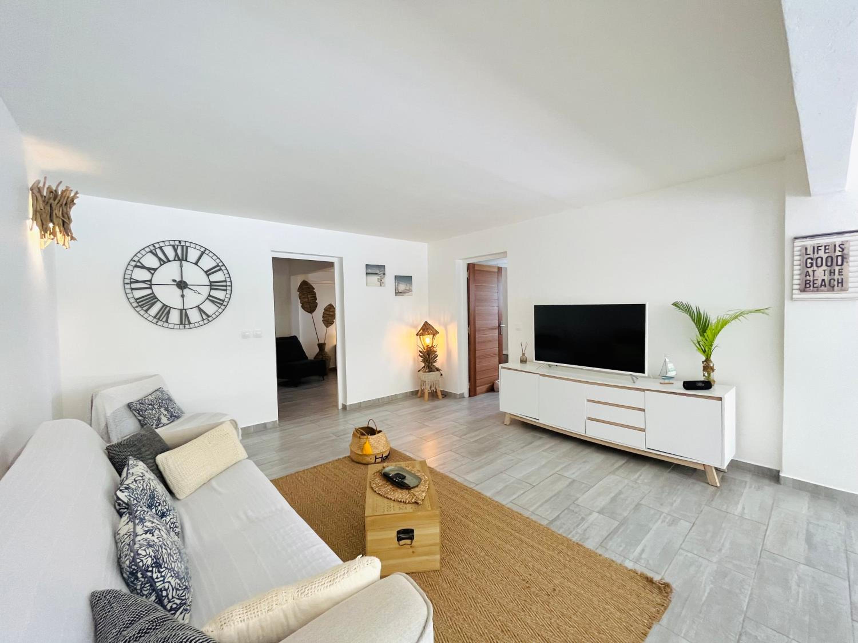 One-Bedroom House photo 2