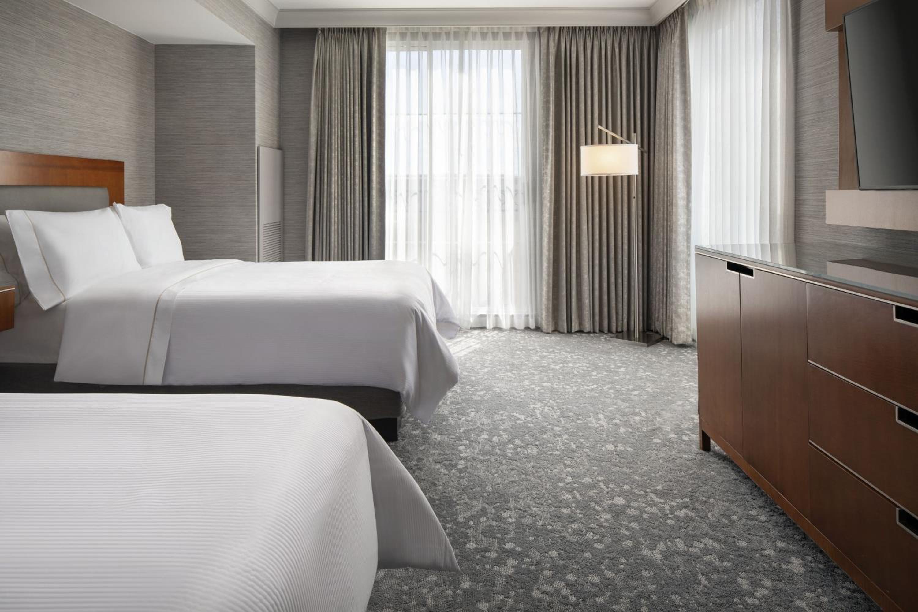 Suite, 2 Double, Sofa bed, Corner room, Top floor, Balcony - Photo 3