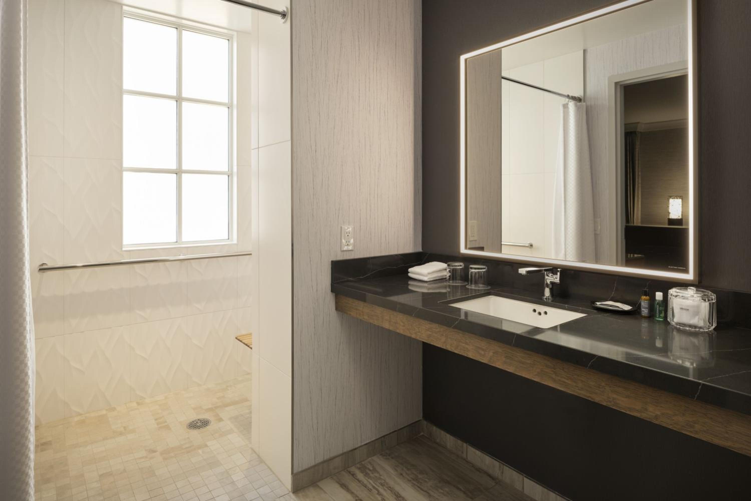 Suite, 1 Queen, Sofa bed, Fireplace (Mobility Accessible w/ Roll-in Shower) - Photo 6