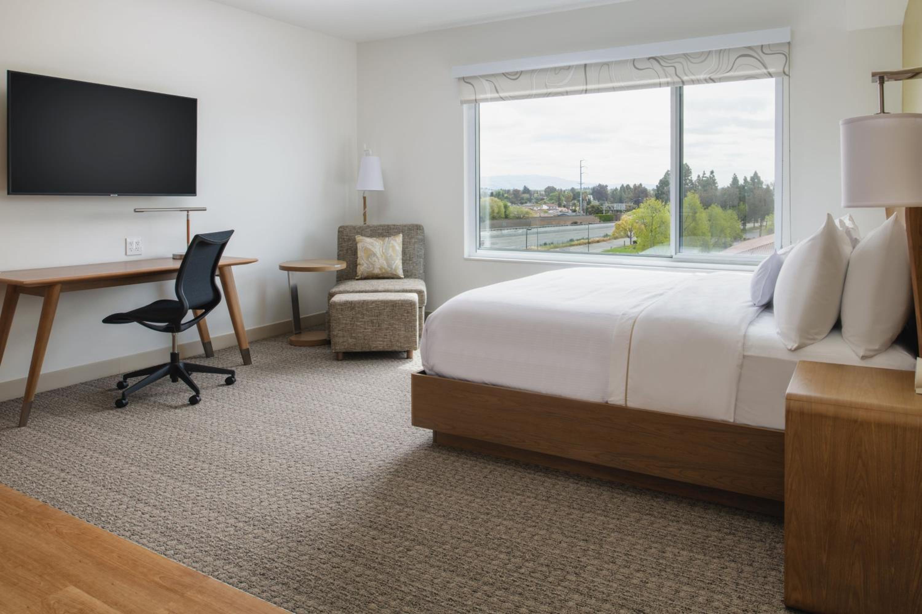Guest Room, 1 King - Photo 2
