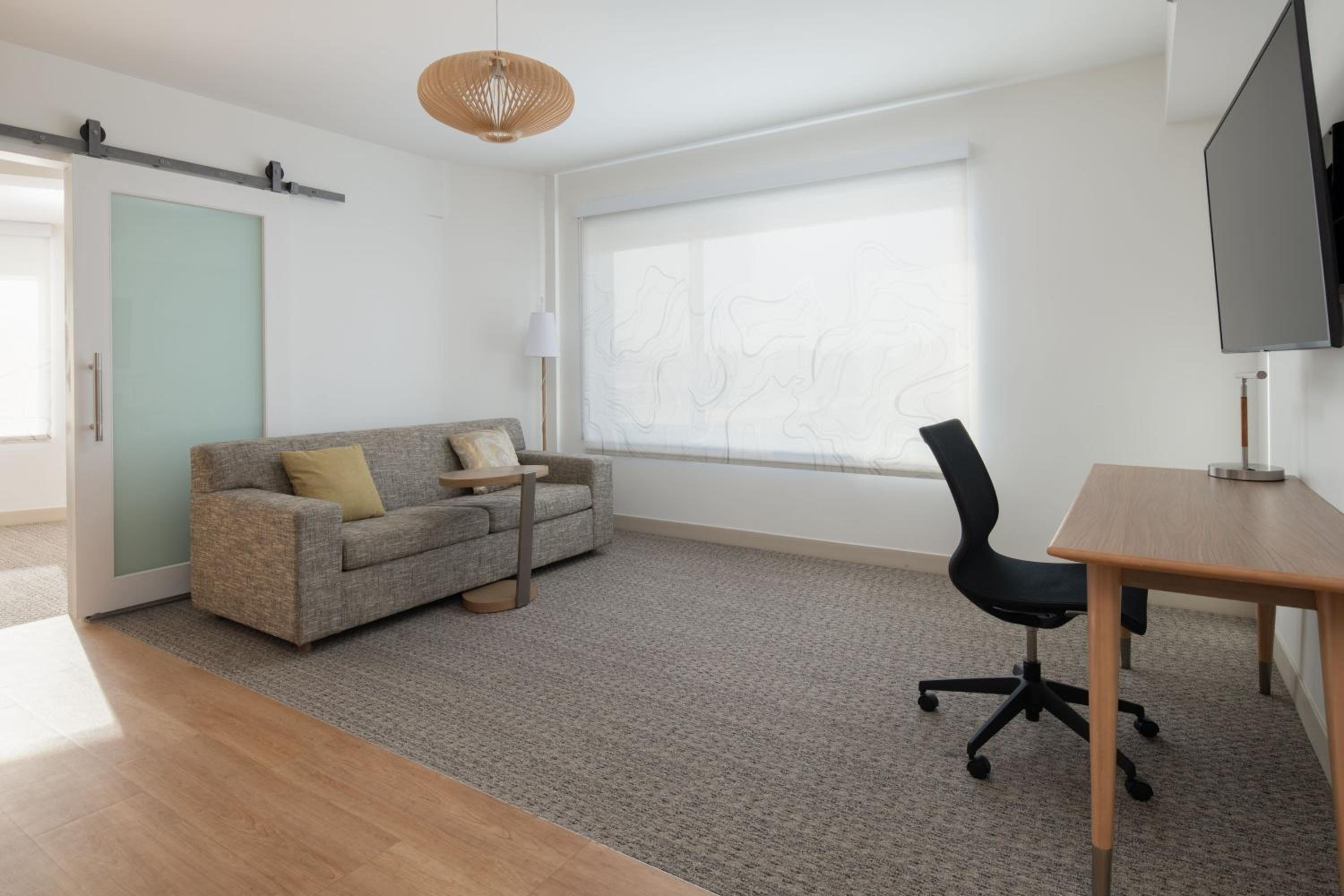 One-Bedroom King Suite with Sofa Bed  - Photo 3