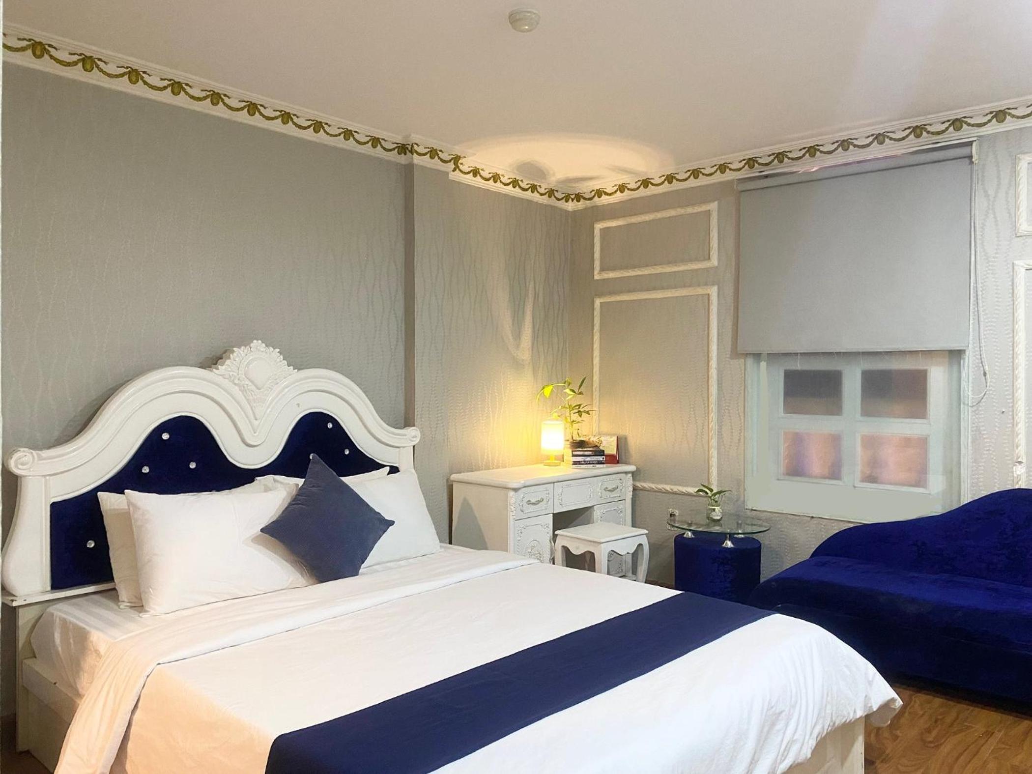 Deluxe Queen Room