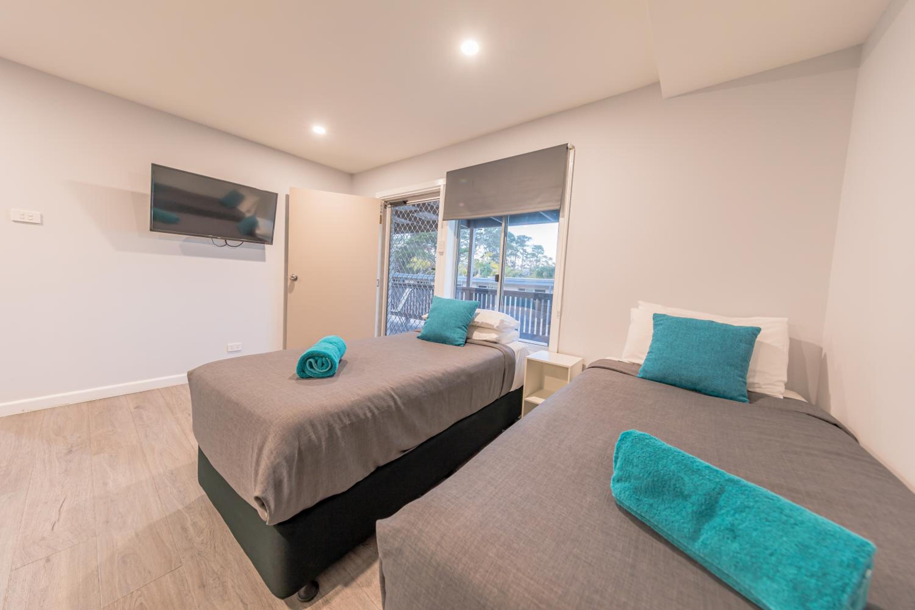 Family Bungalow with Full Kitchen & Laundry - Not Pet Friendly
