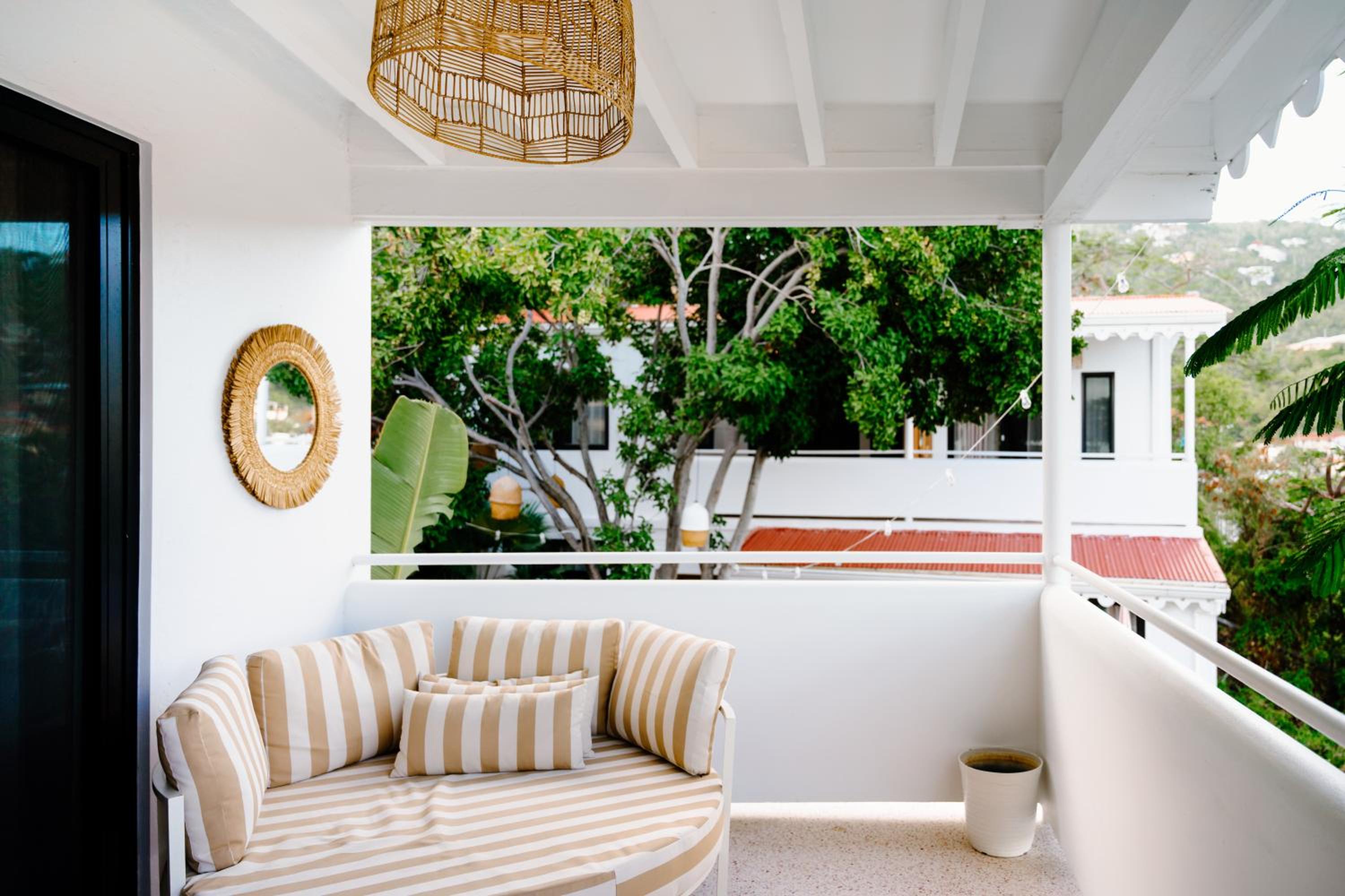 Deluxe King Suite photo 1