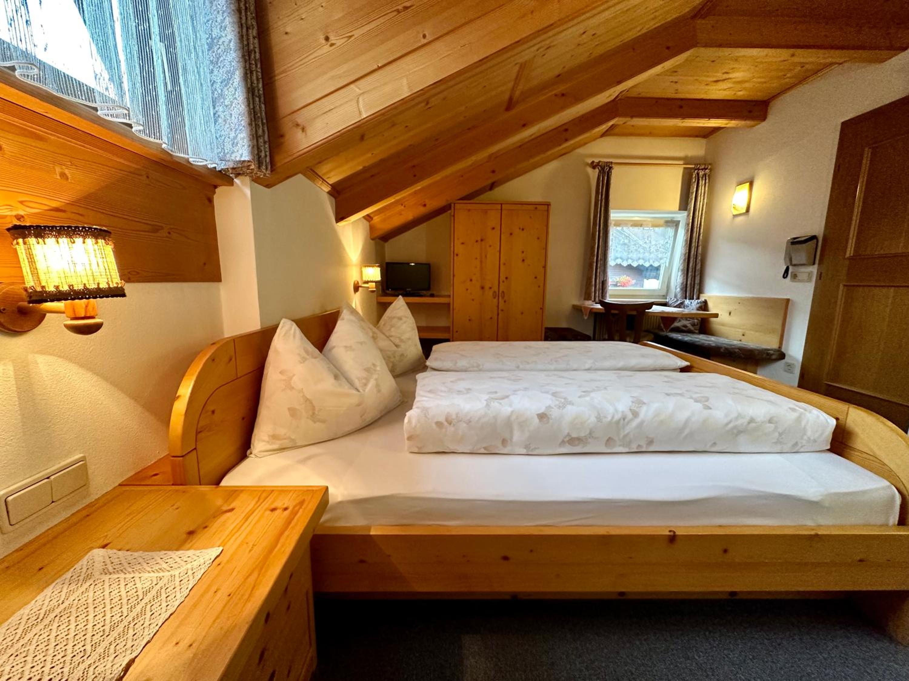 Economy Double Room photo 2