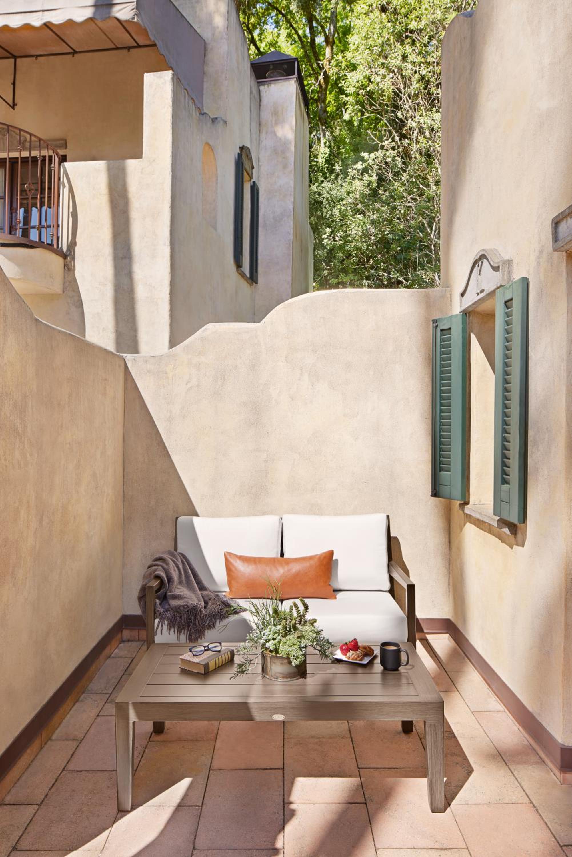 Grand King Room with Patio - Photo 2