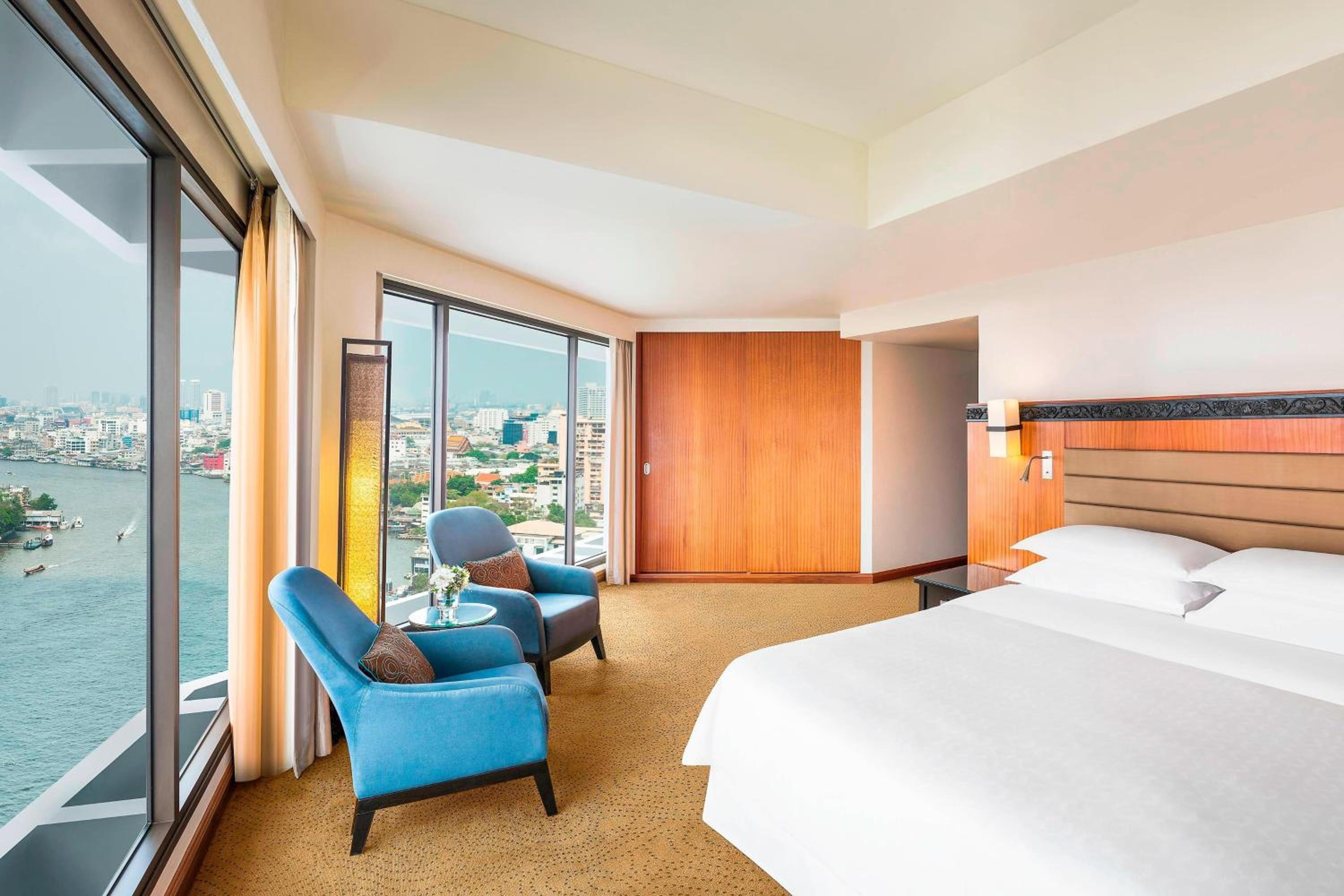 Executive, Club lounge access, 1 Bedroom Executive Suite, 1 King, River view