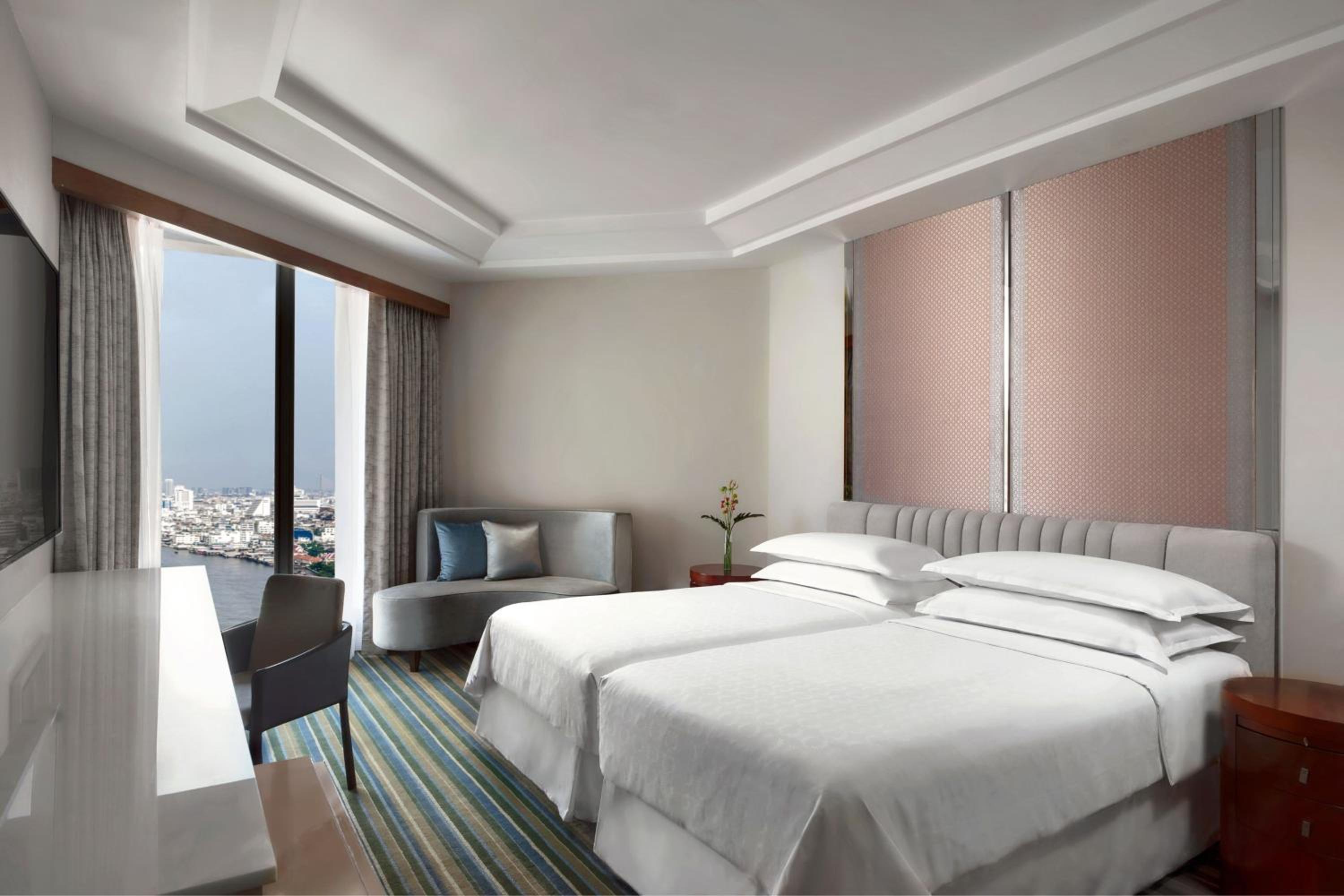 Two-Bedroom Preseidential Suite with River View - Club Lounge Access
