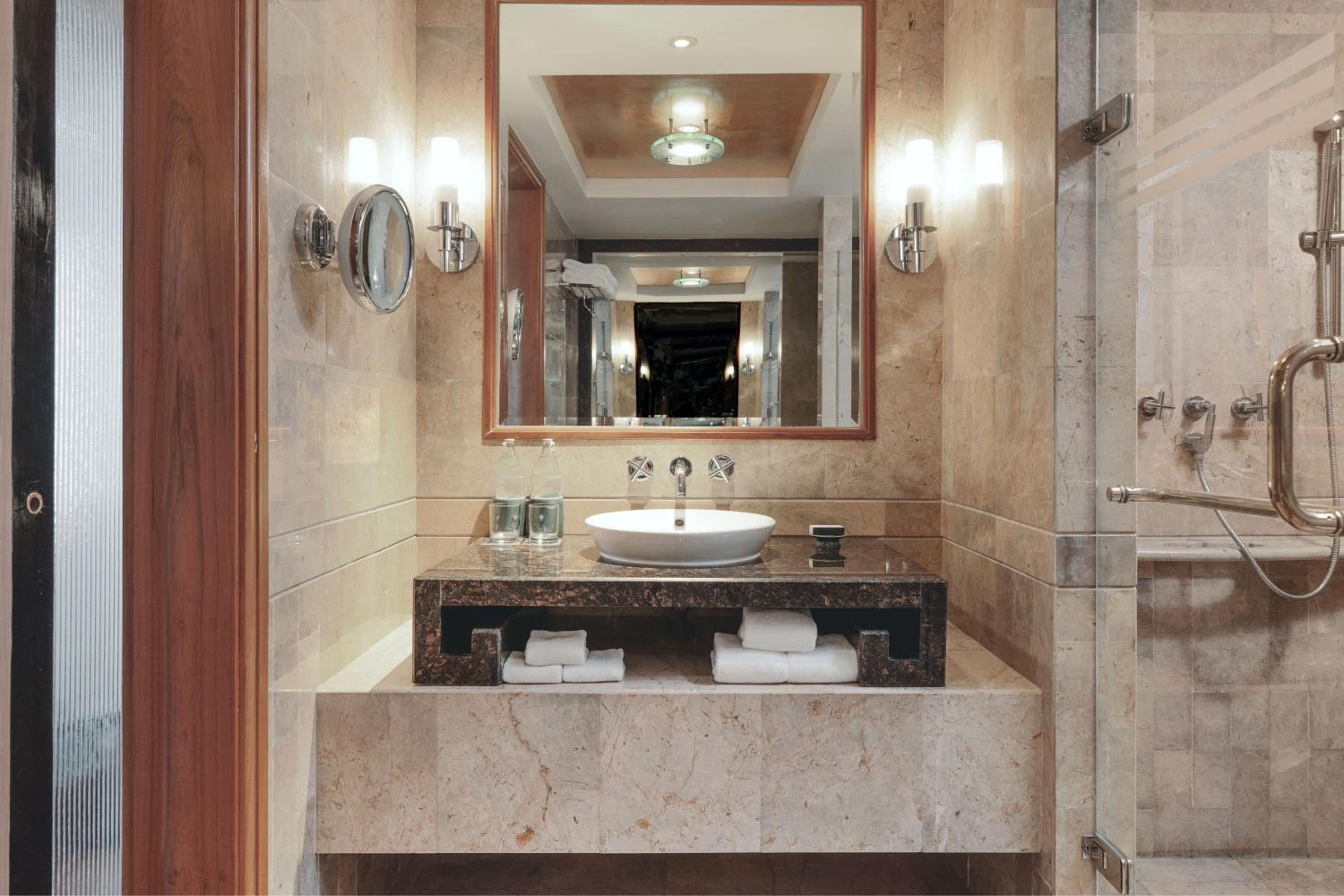Two-Bedroom Preseidential Suite with River View - Club Lounge Access thumbnail 5