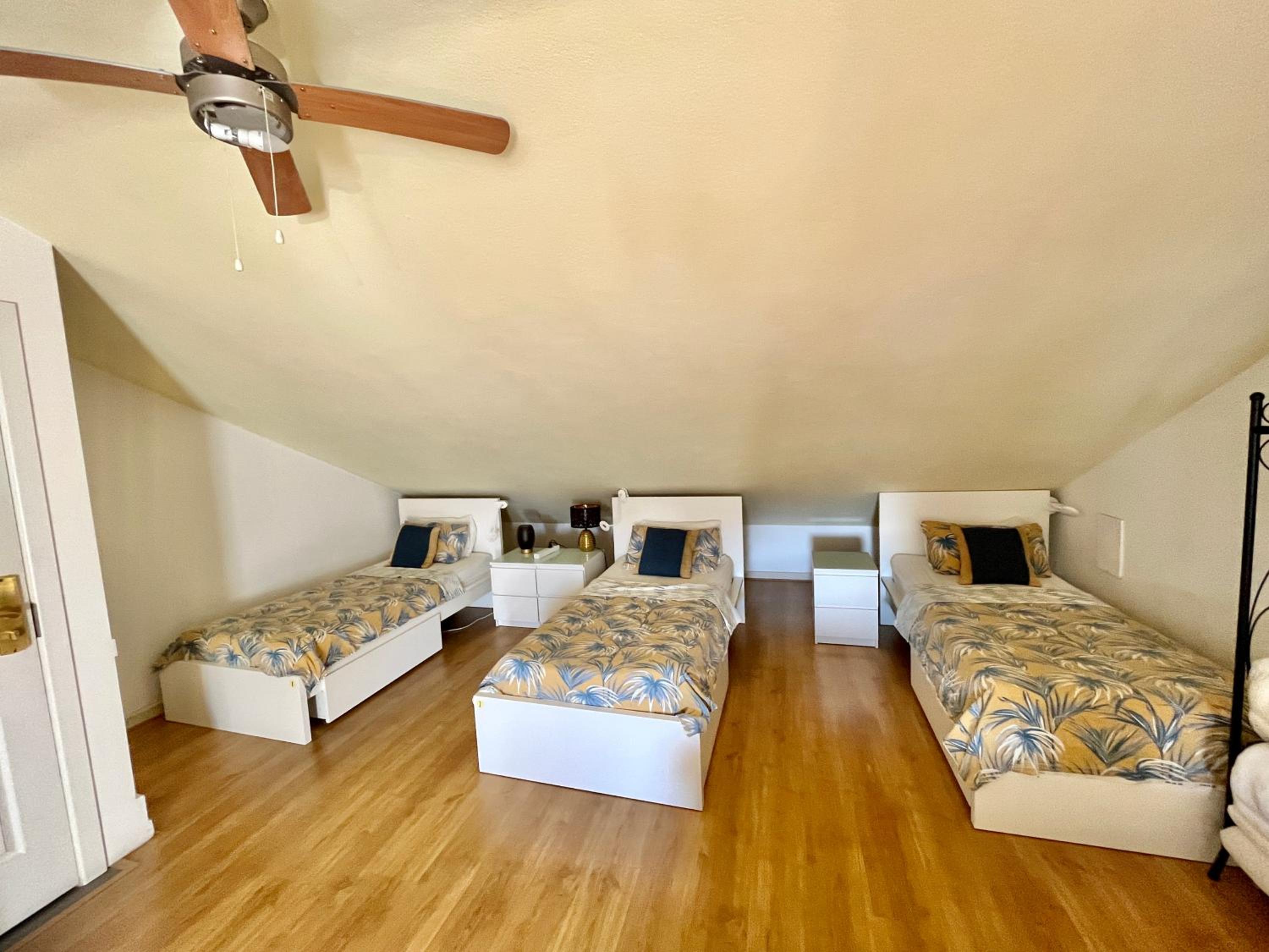 Bed in 5-Bed Female Dormitory Room photo 2
