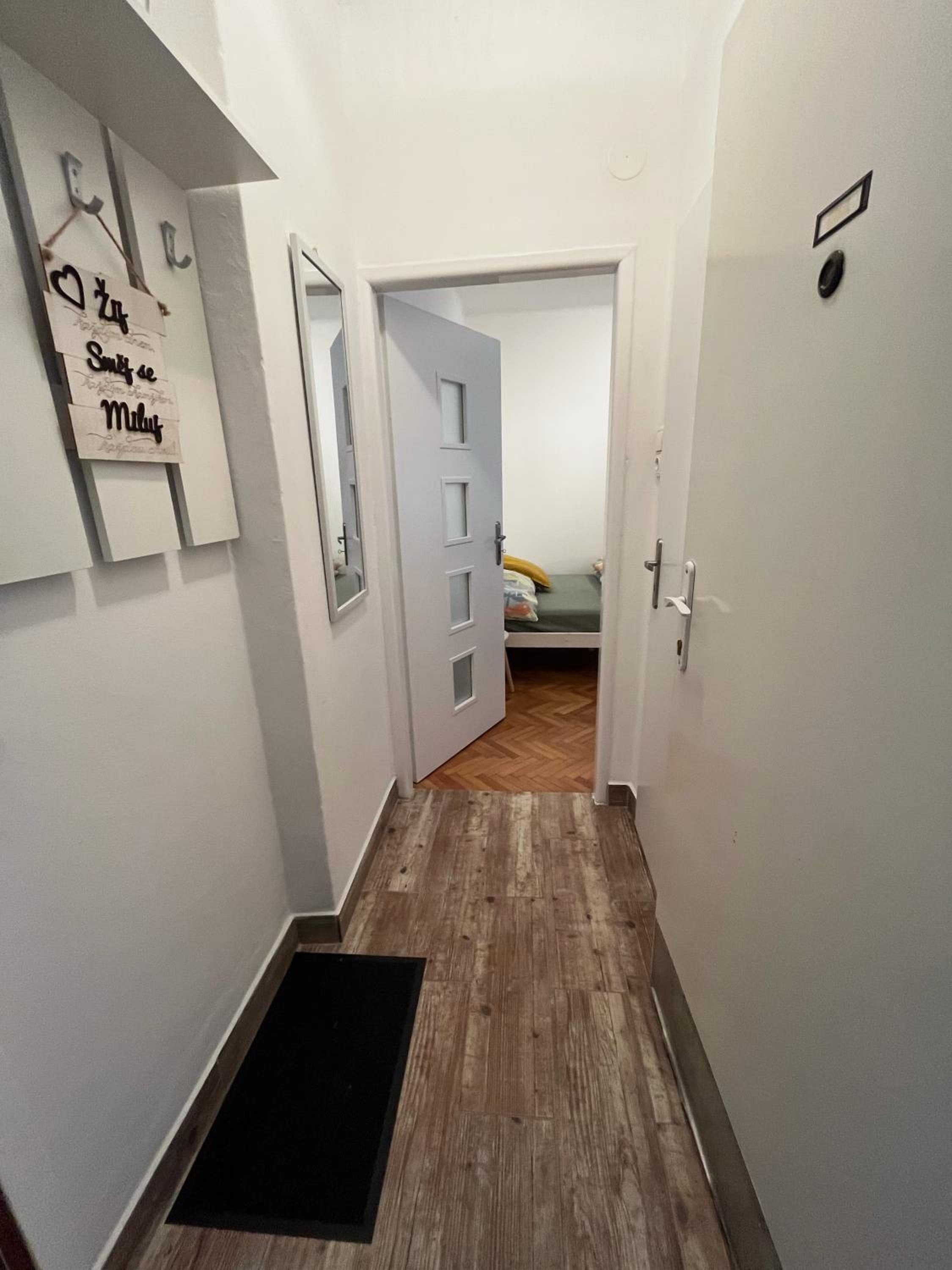 One-Bedroom Apartment photo 3