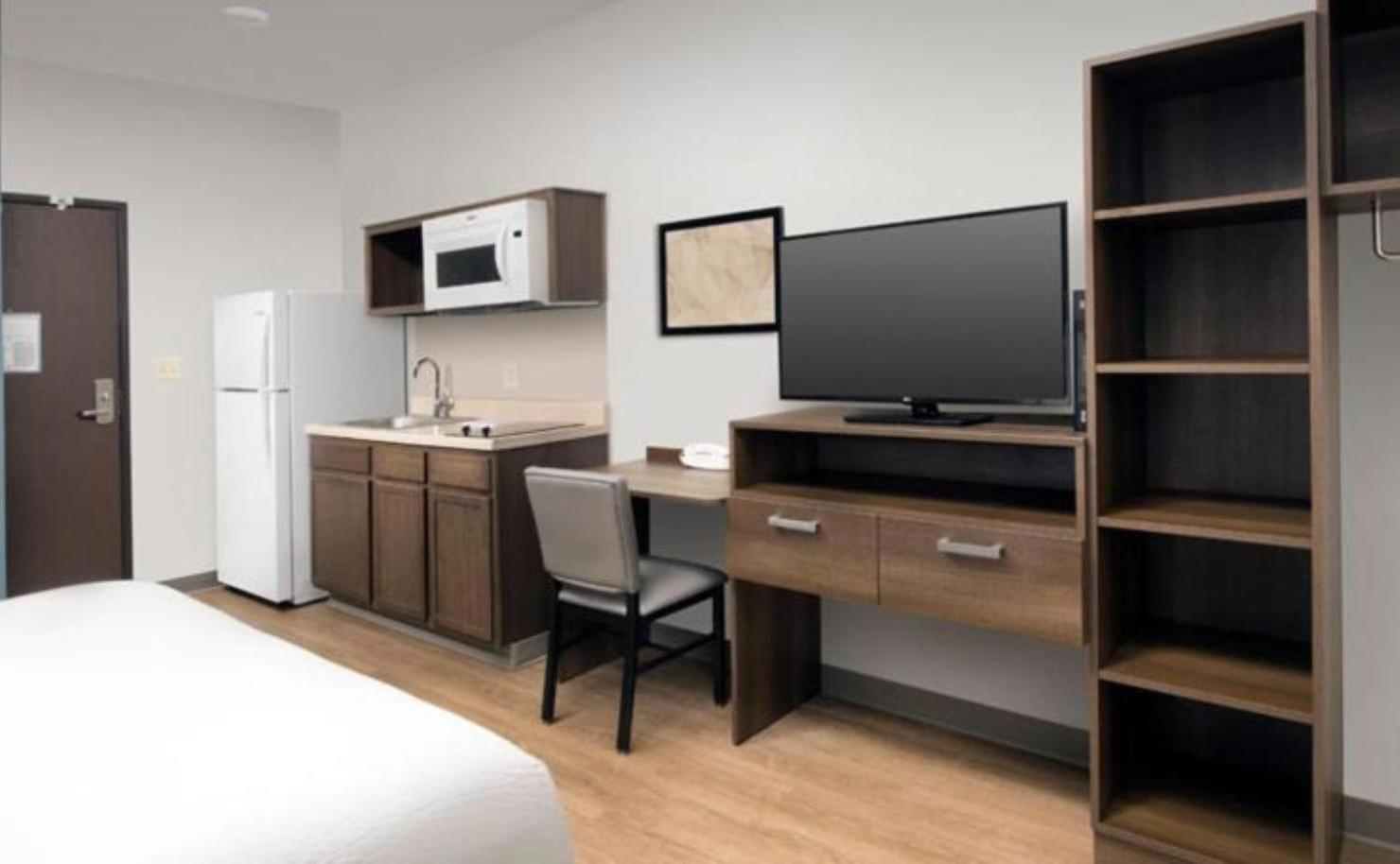 Queen Room  with Tub - Disability Access/Non-Smoking photo 1