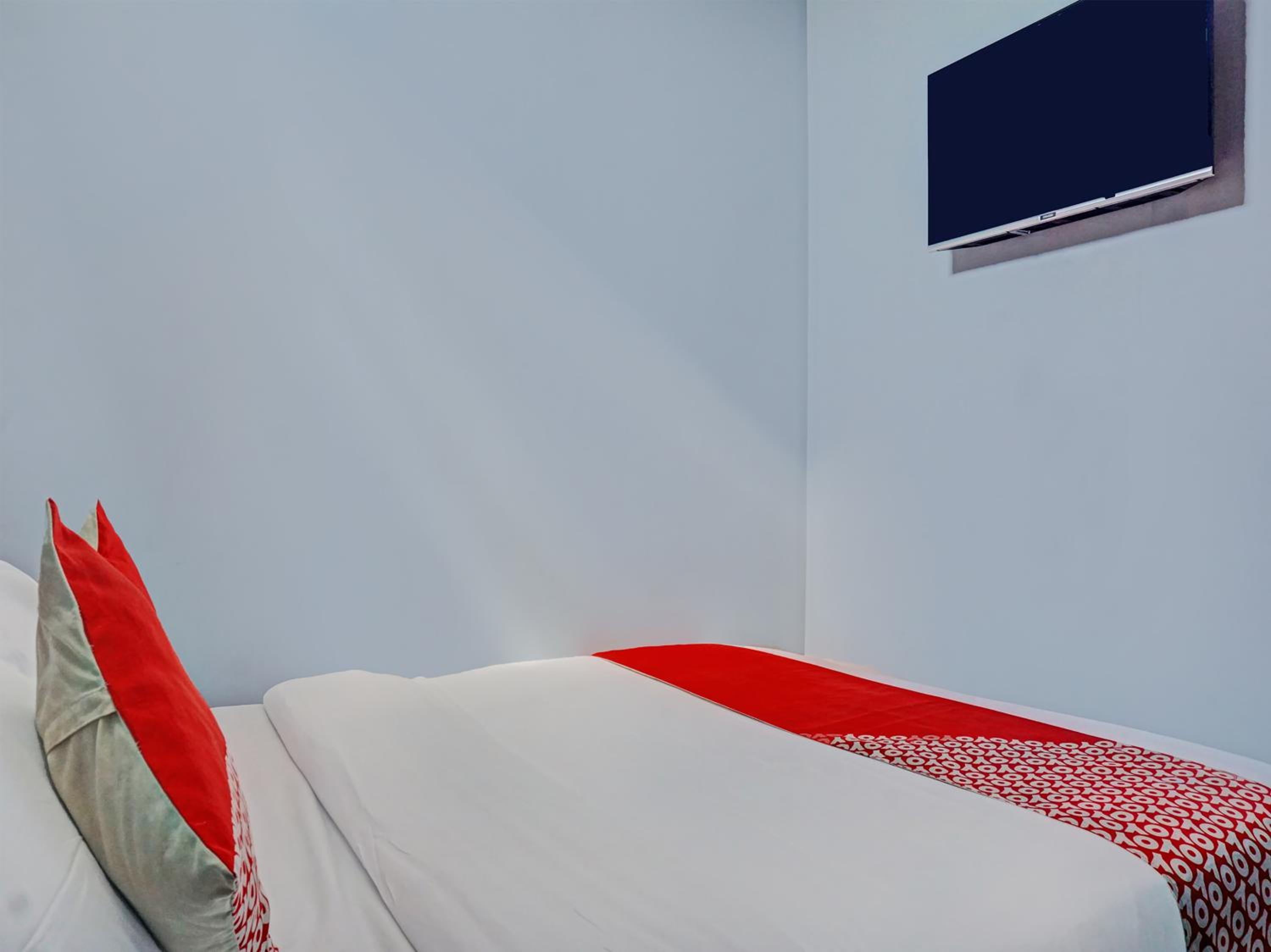 Deluxe Double Room - Photo 16