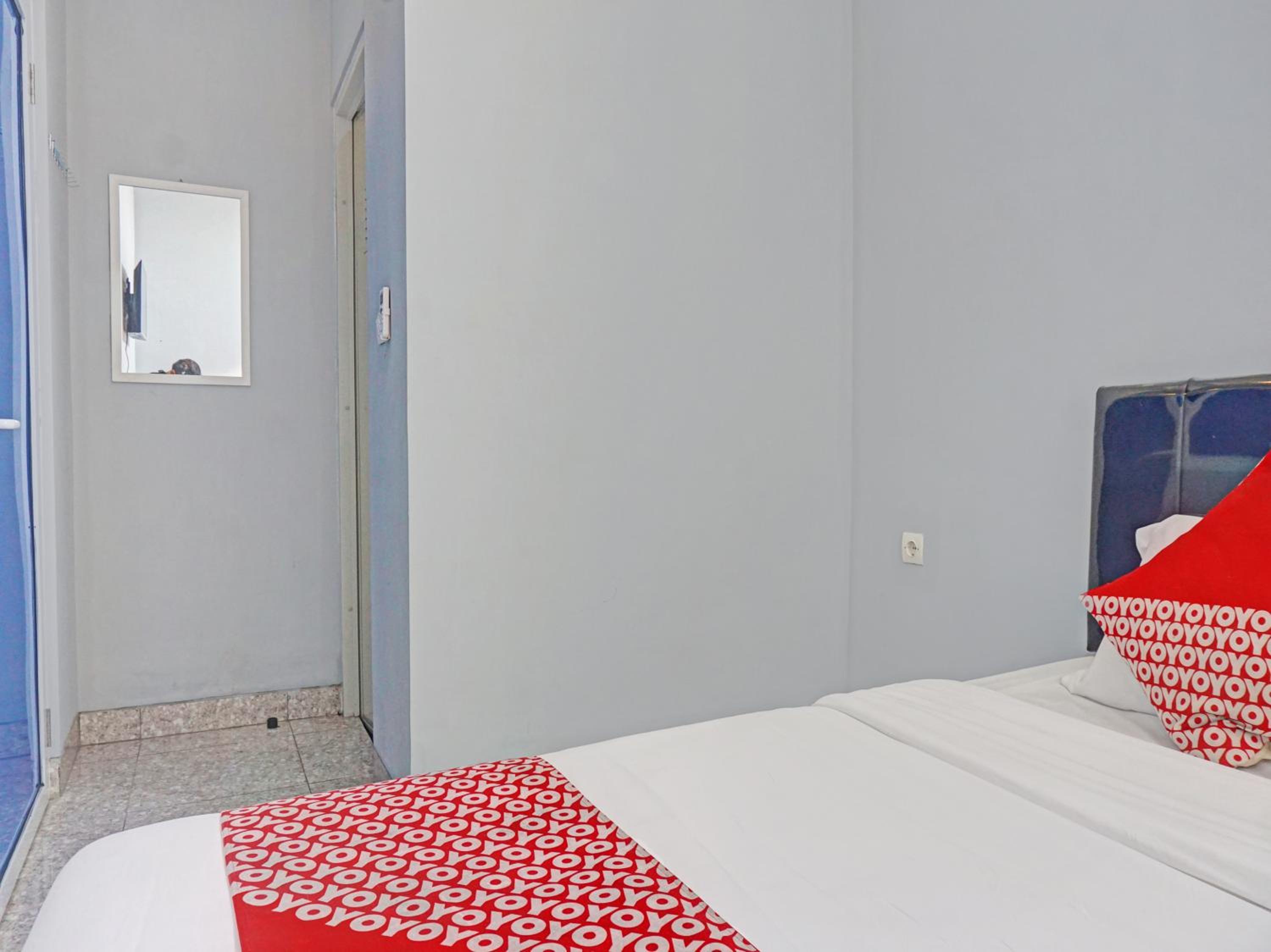 Deluxe Double Room - Photo 13