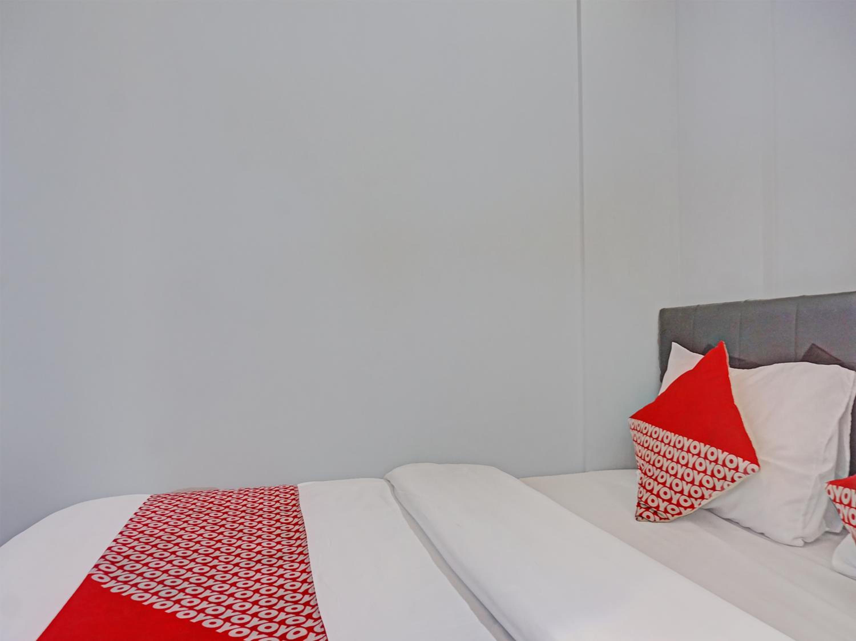 Deluxe Double Room - Photo 9