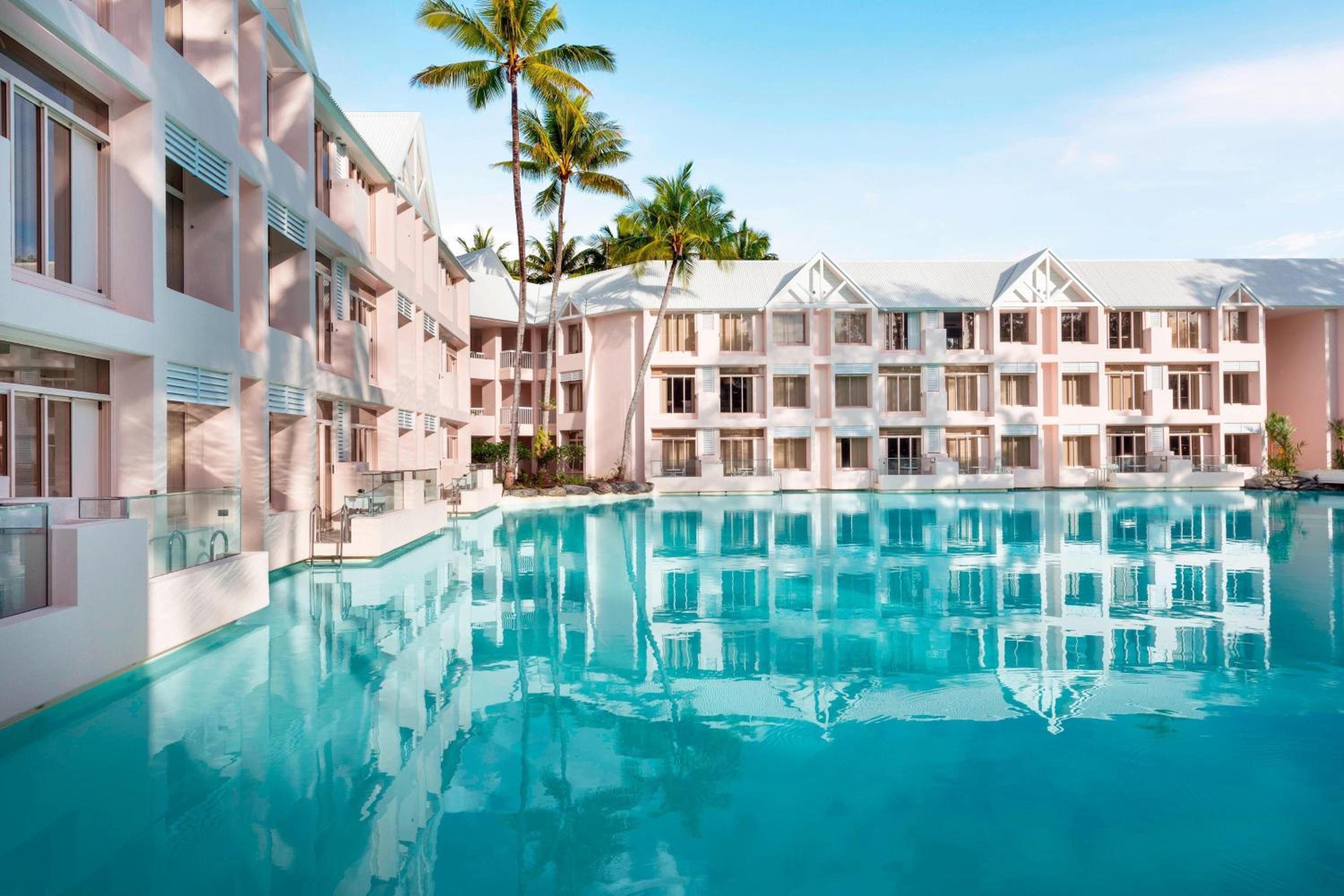 Deluxe Guest room, 2 Doubles, Ground floor, Large Lagoon access thumbnail 6