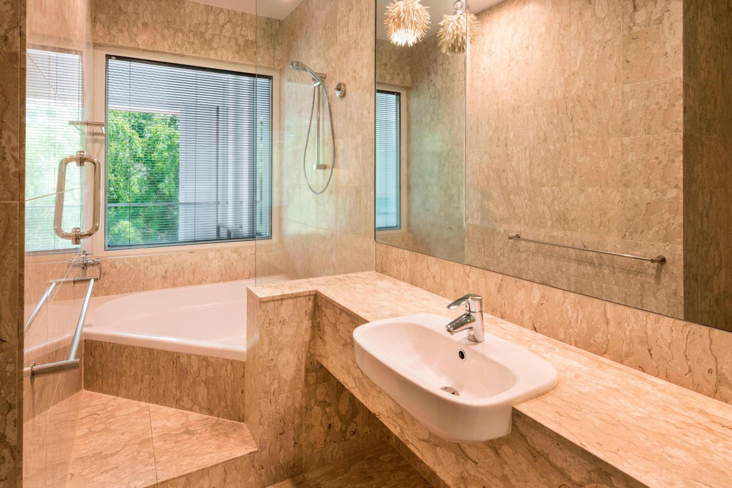 Guest room, 1 King, Pool access, Small Lagoon access