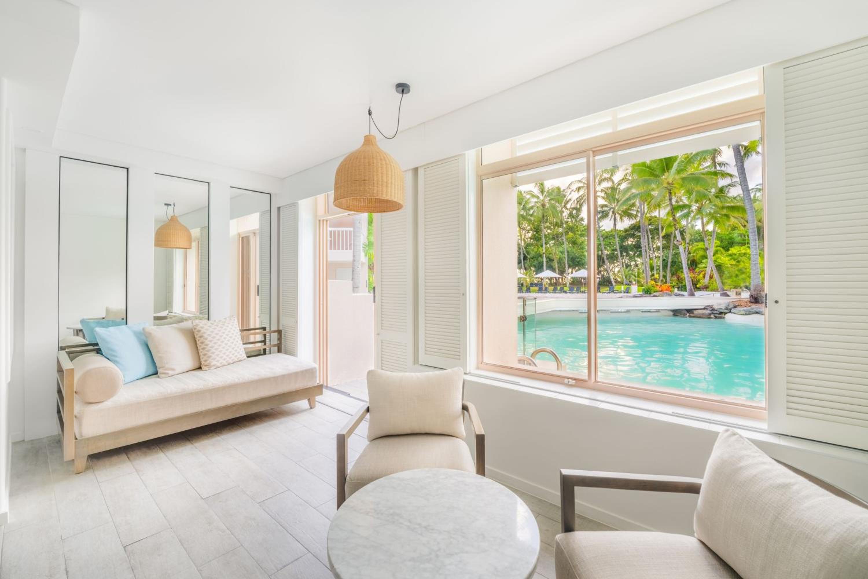 Deluxe Guest room, 2 Doubles, Ground floor, Large Lagoon access thumbnail 5