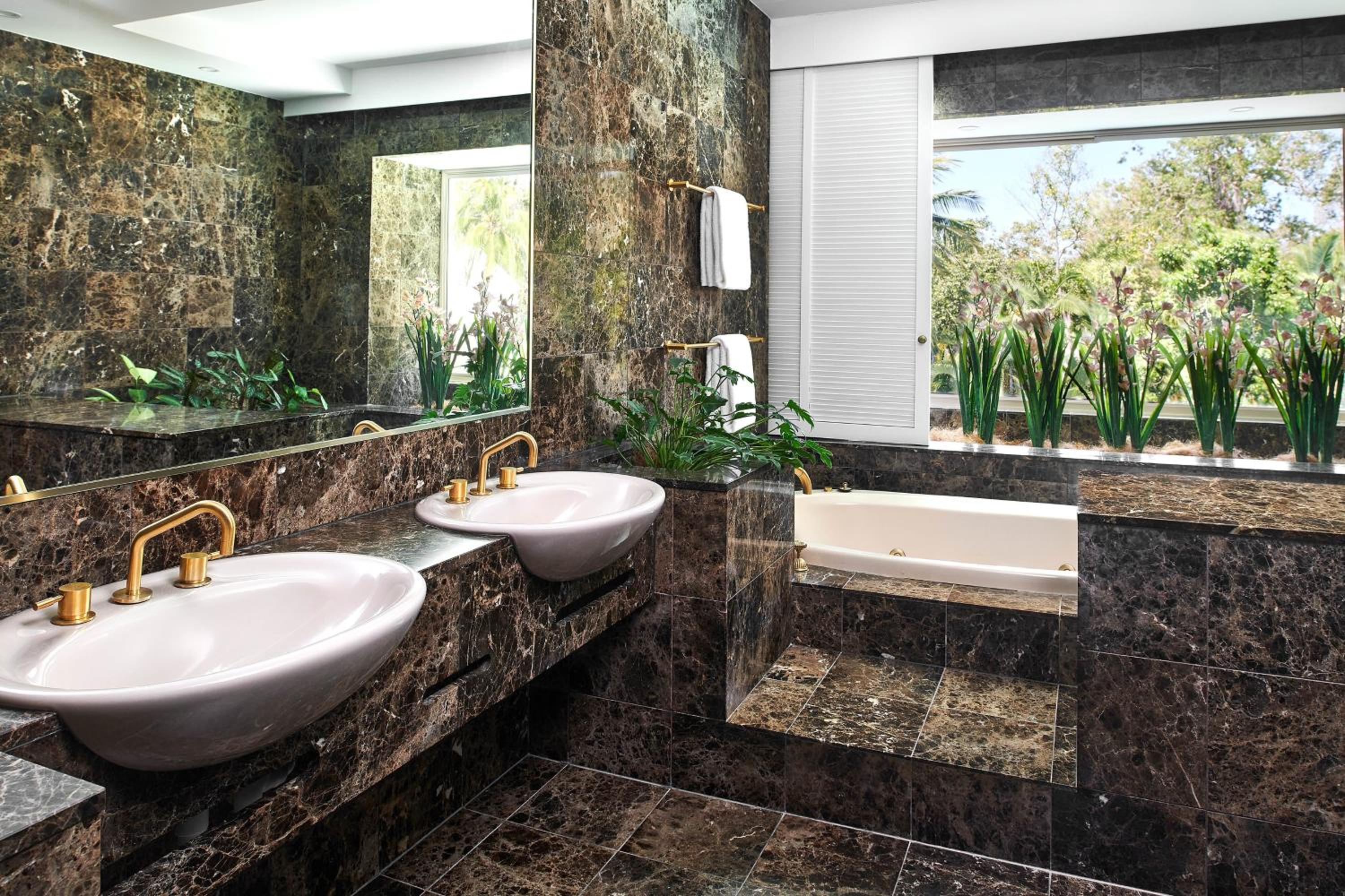 1 Bedroom Presidential Suite, 1 King, Lagoon view thumbnail 5