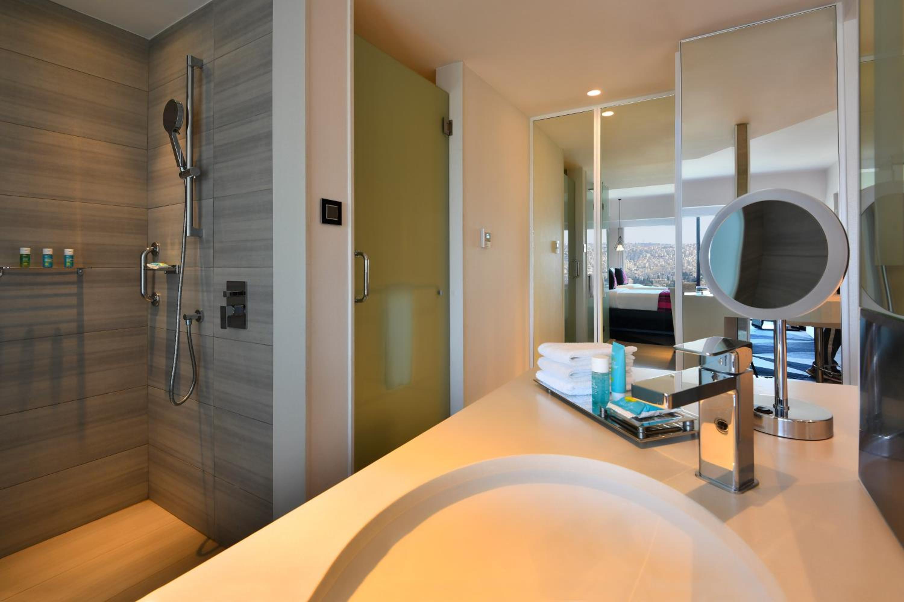 Standard Guest Room, 1 King Bed - Photo 5