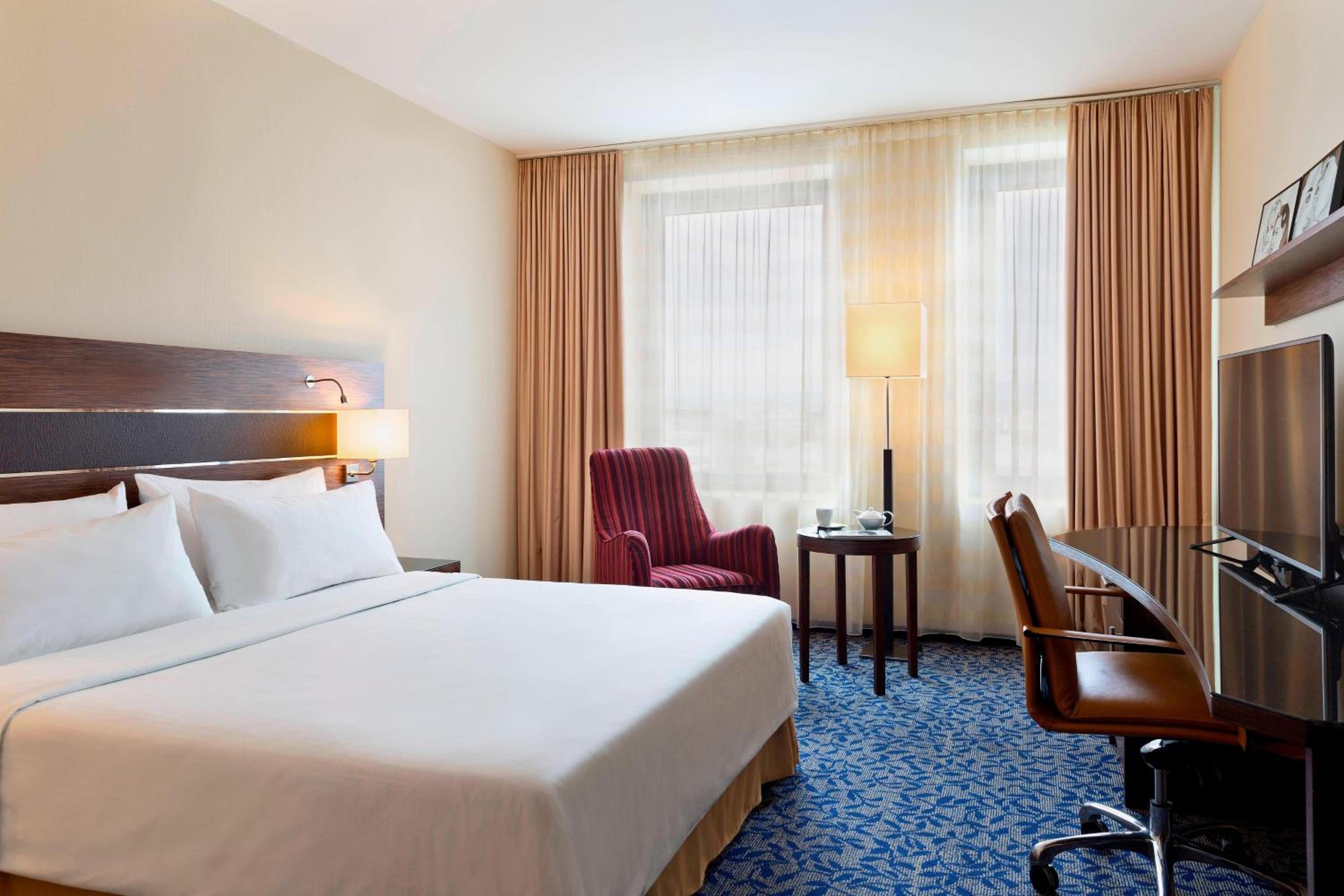 Standard King Room photo 1
