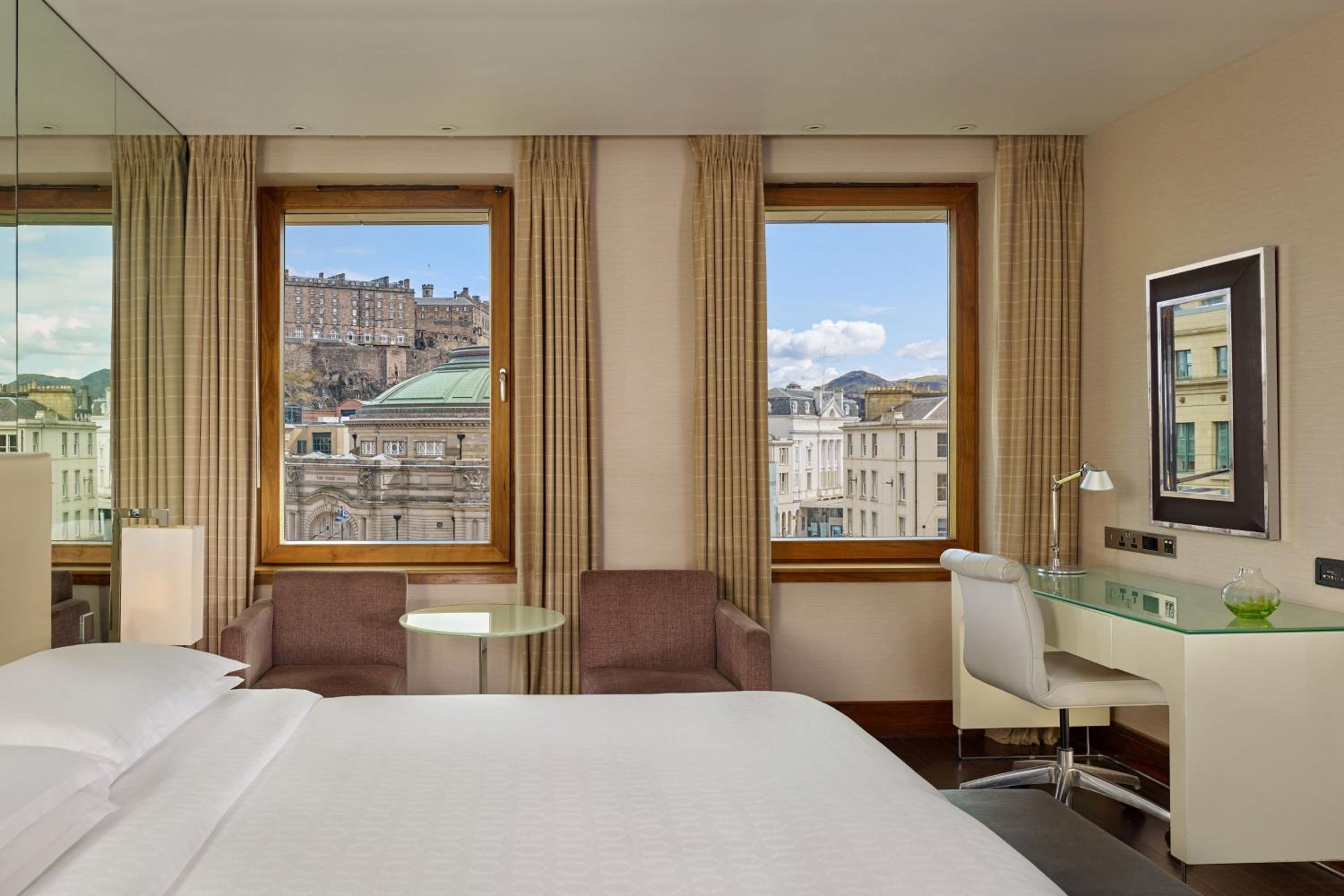 Castle Club Room, Club Lounge access, 1 King