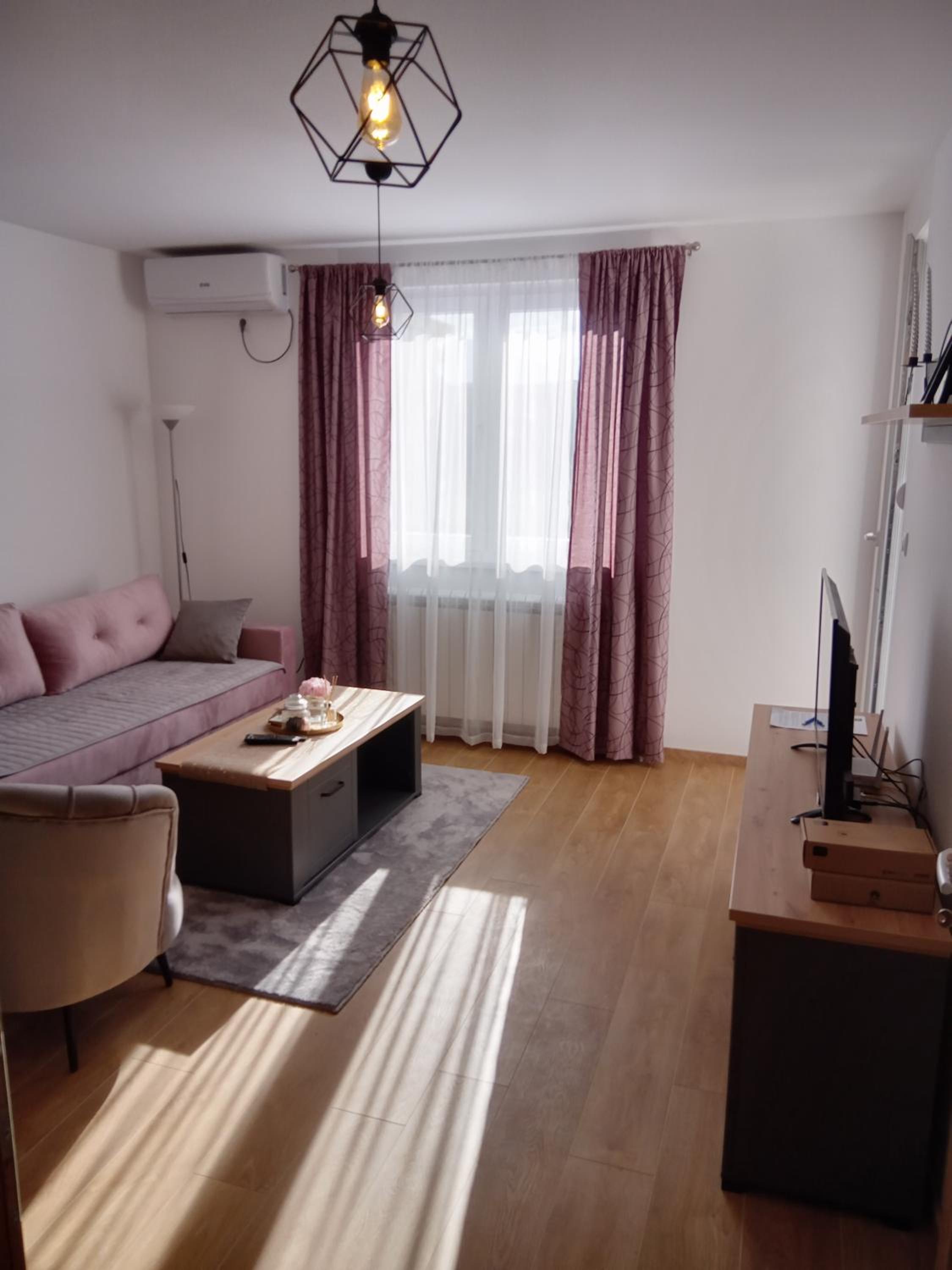 One-Bedroom Apartment photo 1