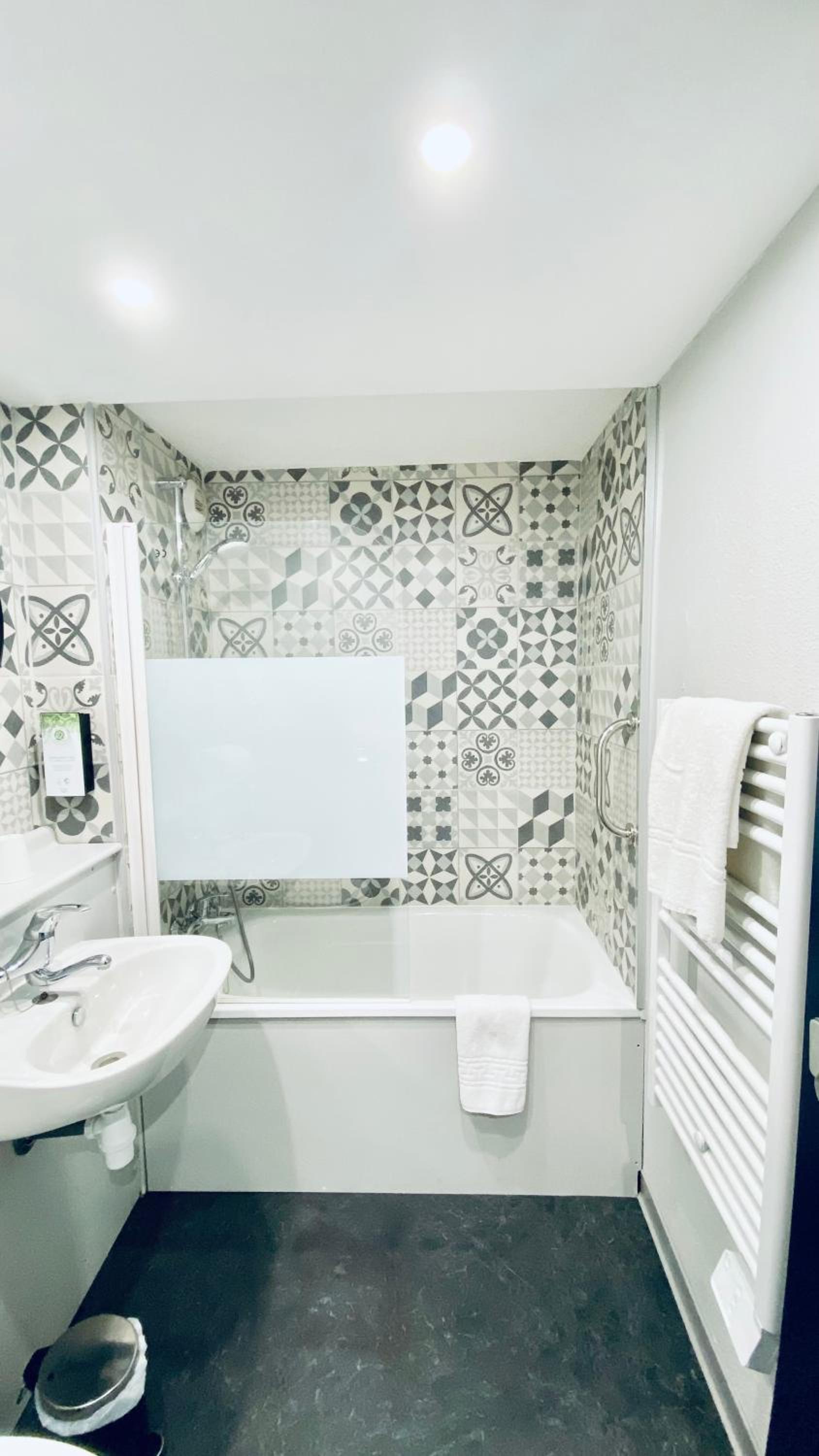Double Room - Photo 12