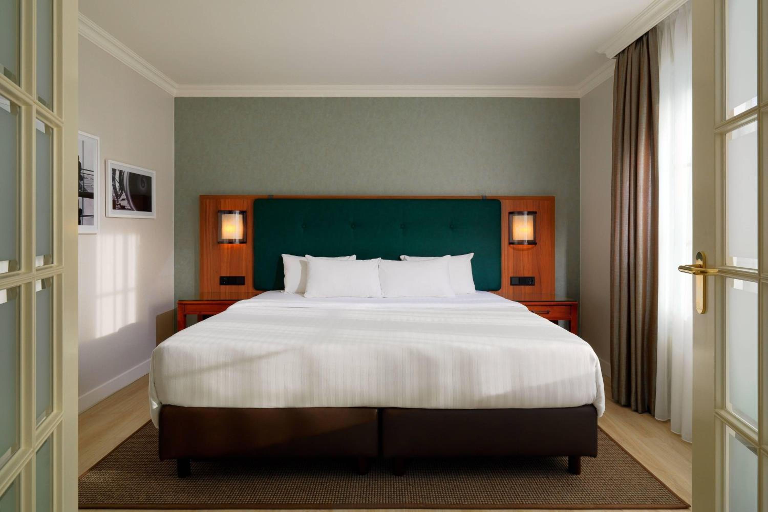 Suite - Photo 3