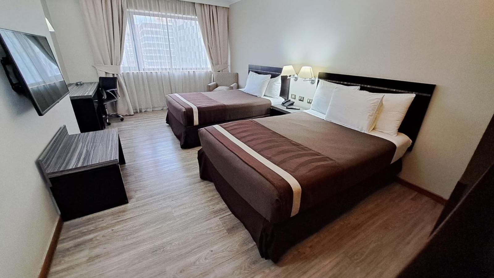 Queen Room with Two Queen Beds photo 2