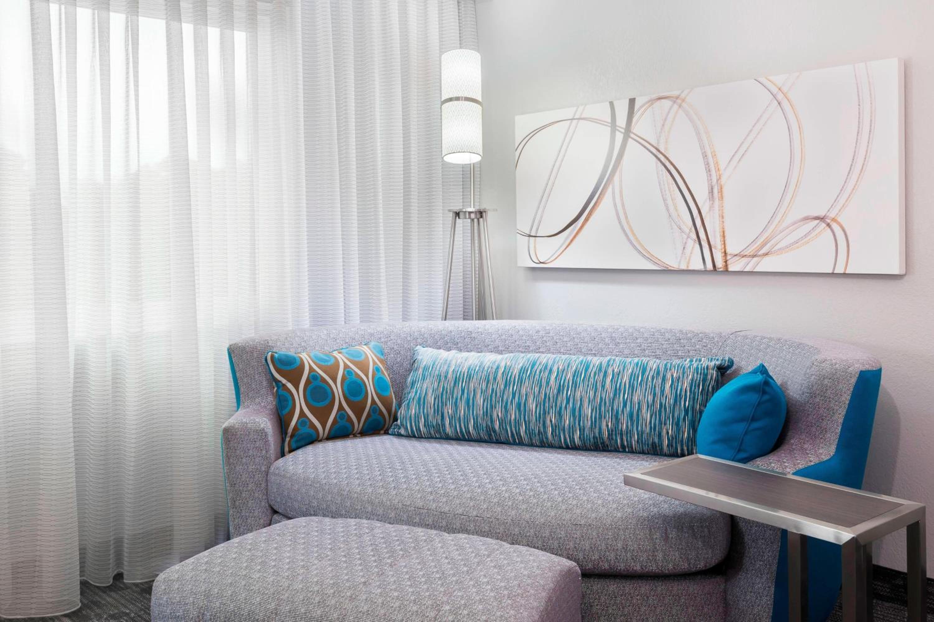 King Room with Sofa Bed - Photo 2