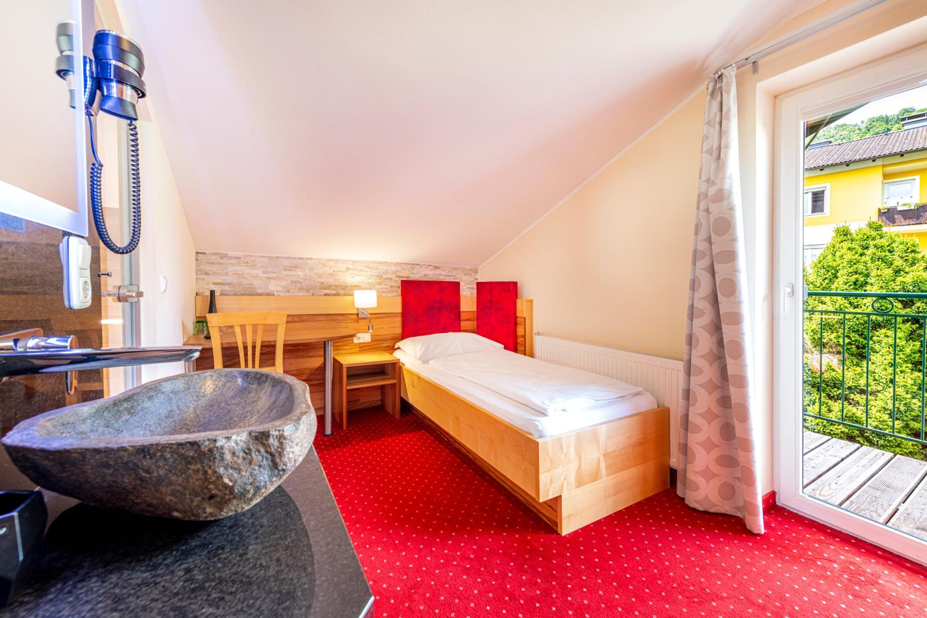Comfort Single Room with Balcony (without lake view)