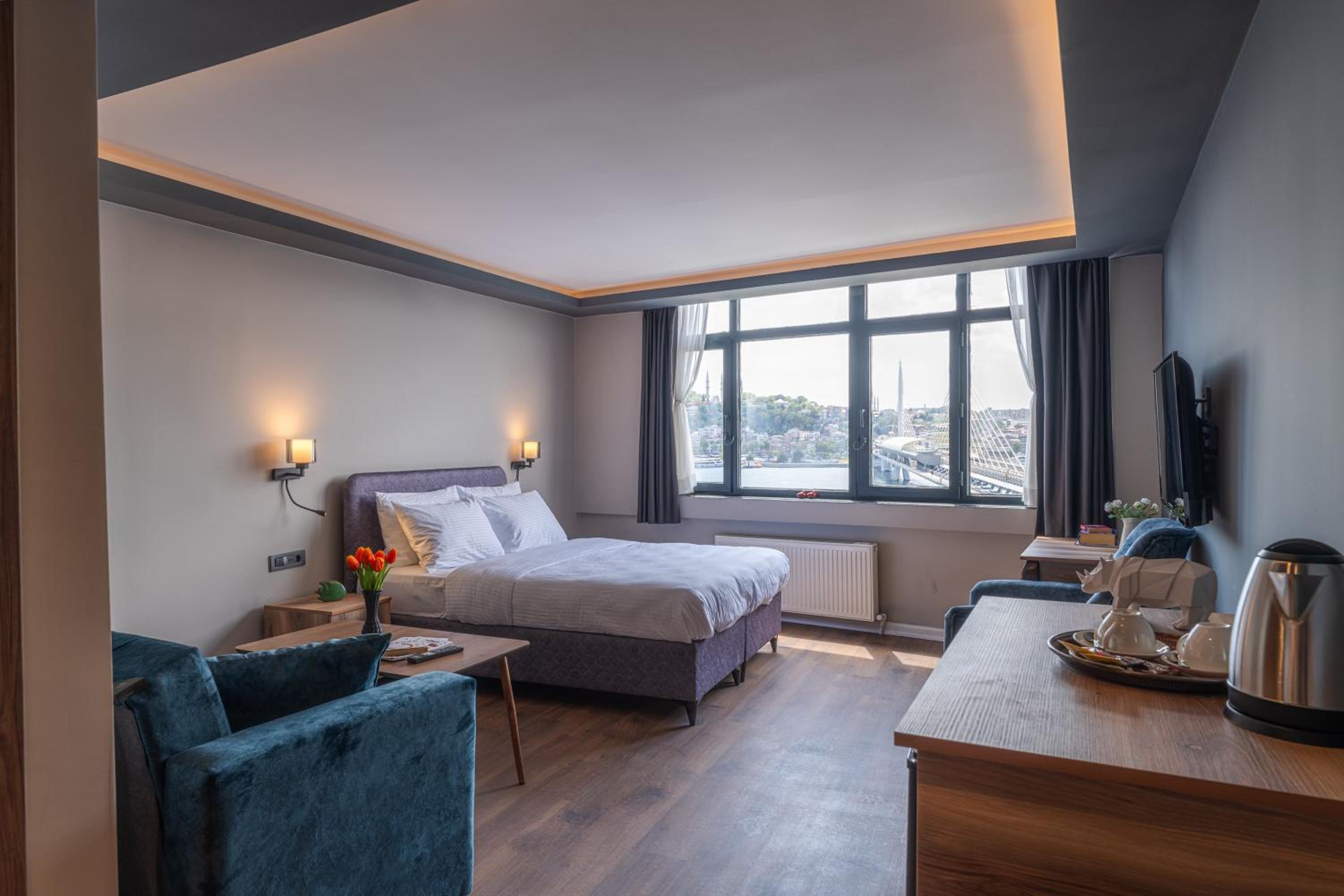 Deluxe Double or Twin Room with Sea View photo 3