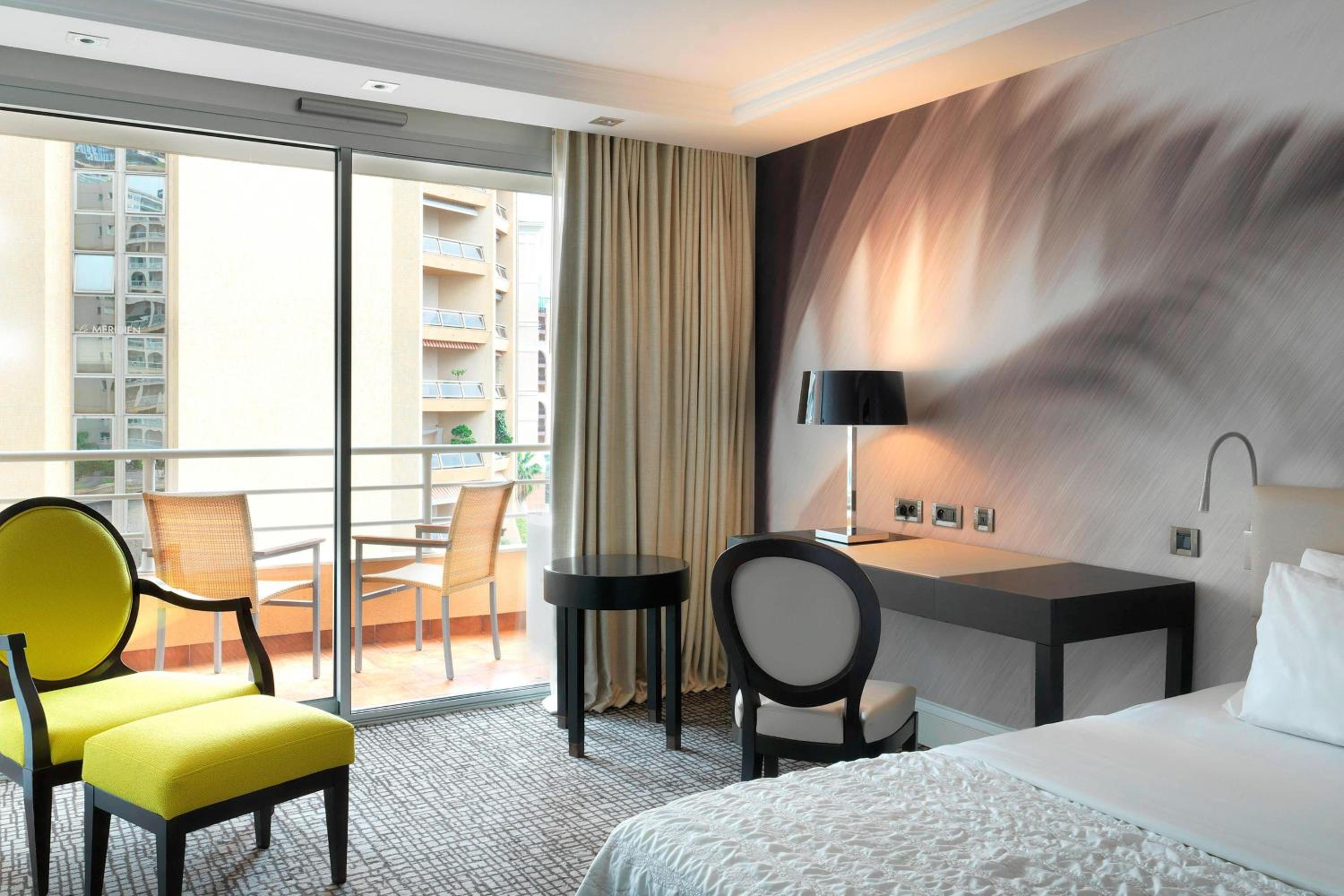 Deluxe, Guest room, 1 King, Partial sea view, Balcony