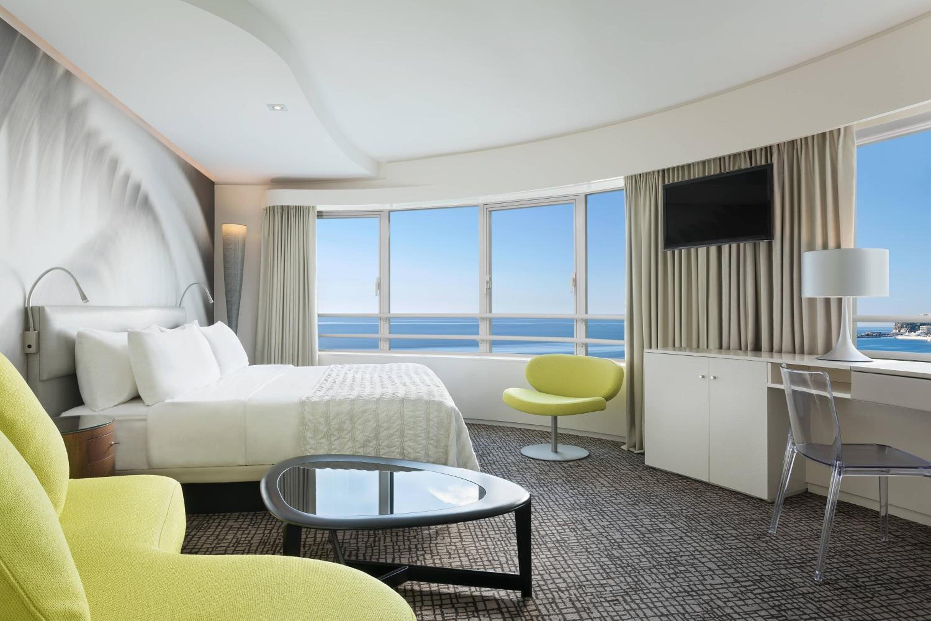 Design, Guest room, 1 King, Sea view, Crystal Towers