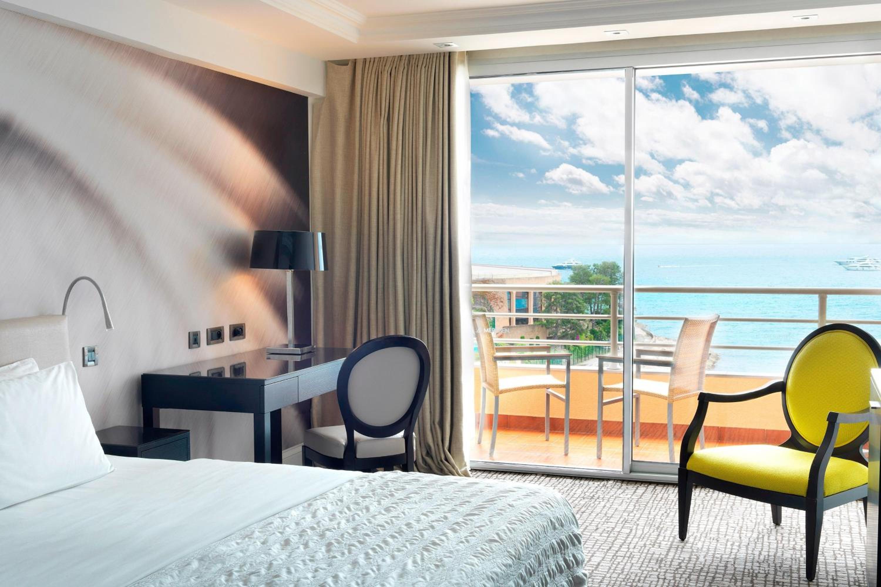 Deluxe, Guest room, 1 King, Sea view, Balcony