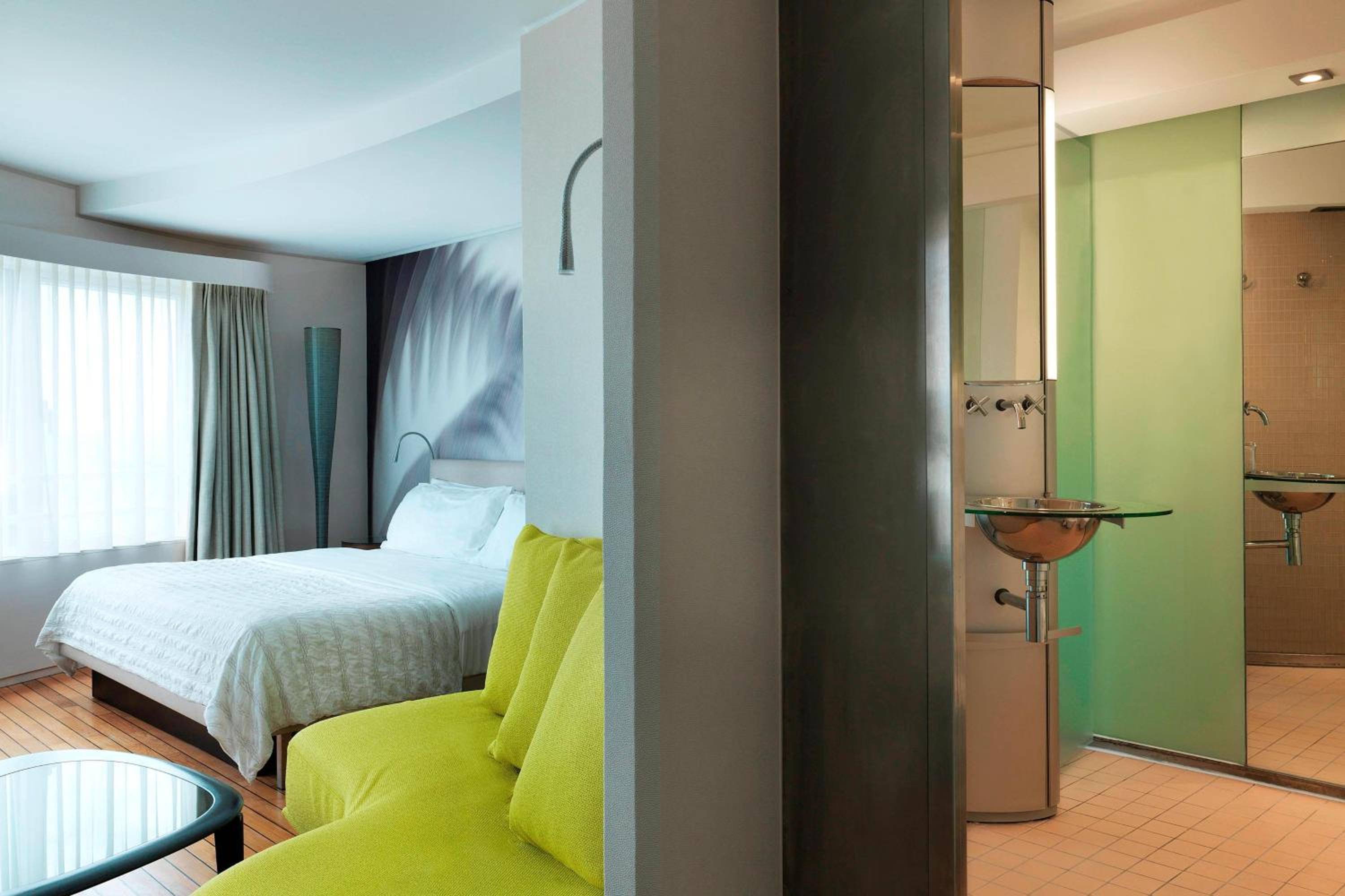 Design, Guest room, 1 King, Sea view, Crystal Towers