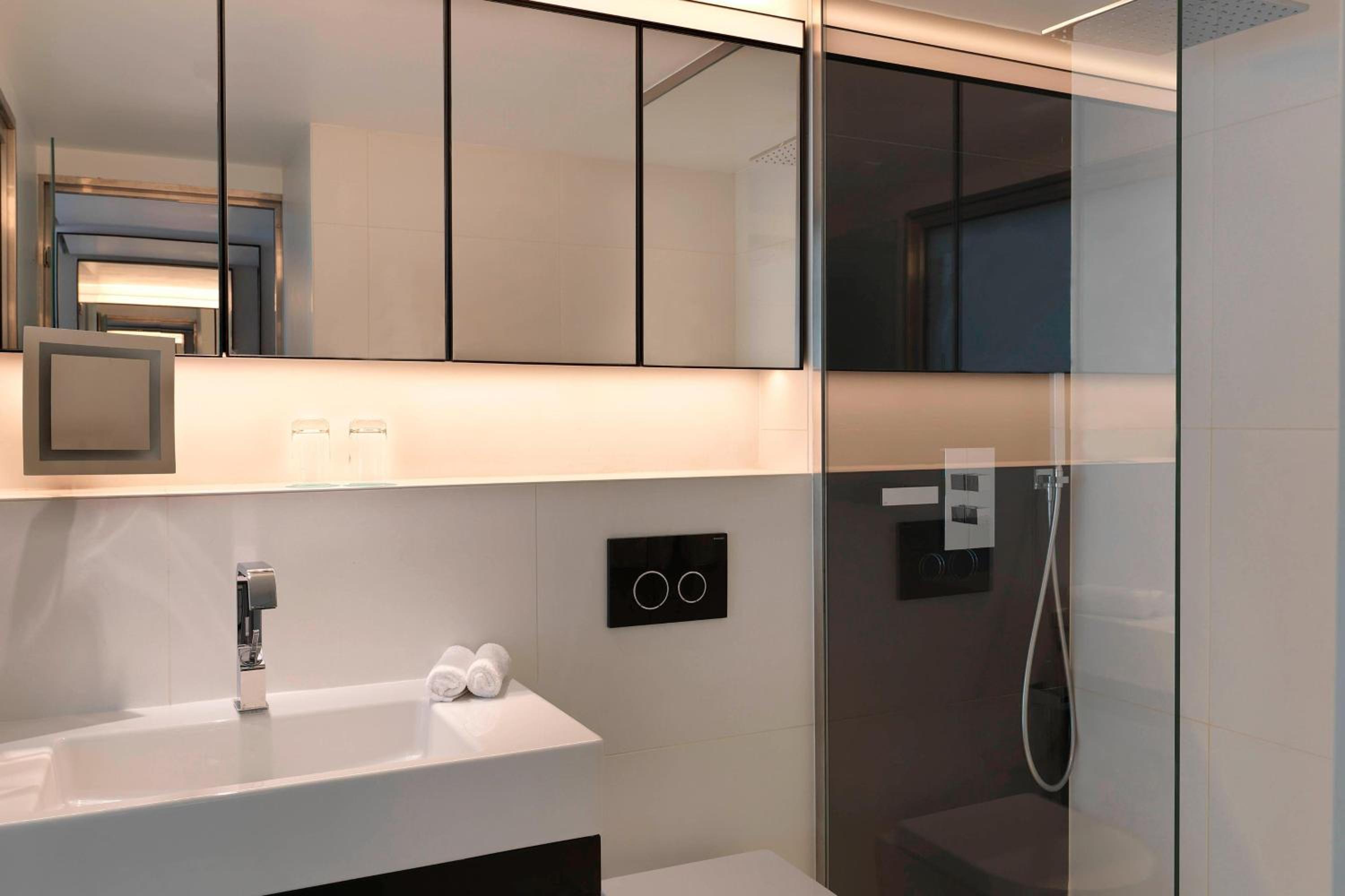 Superior King Room with City View - High Floor